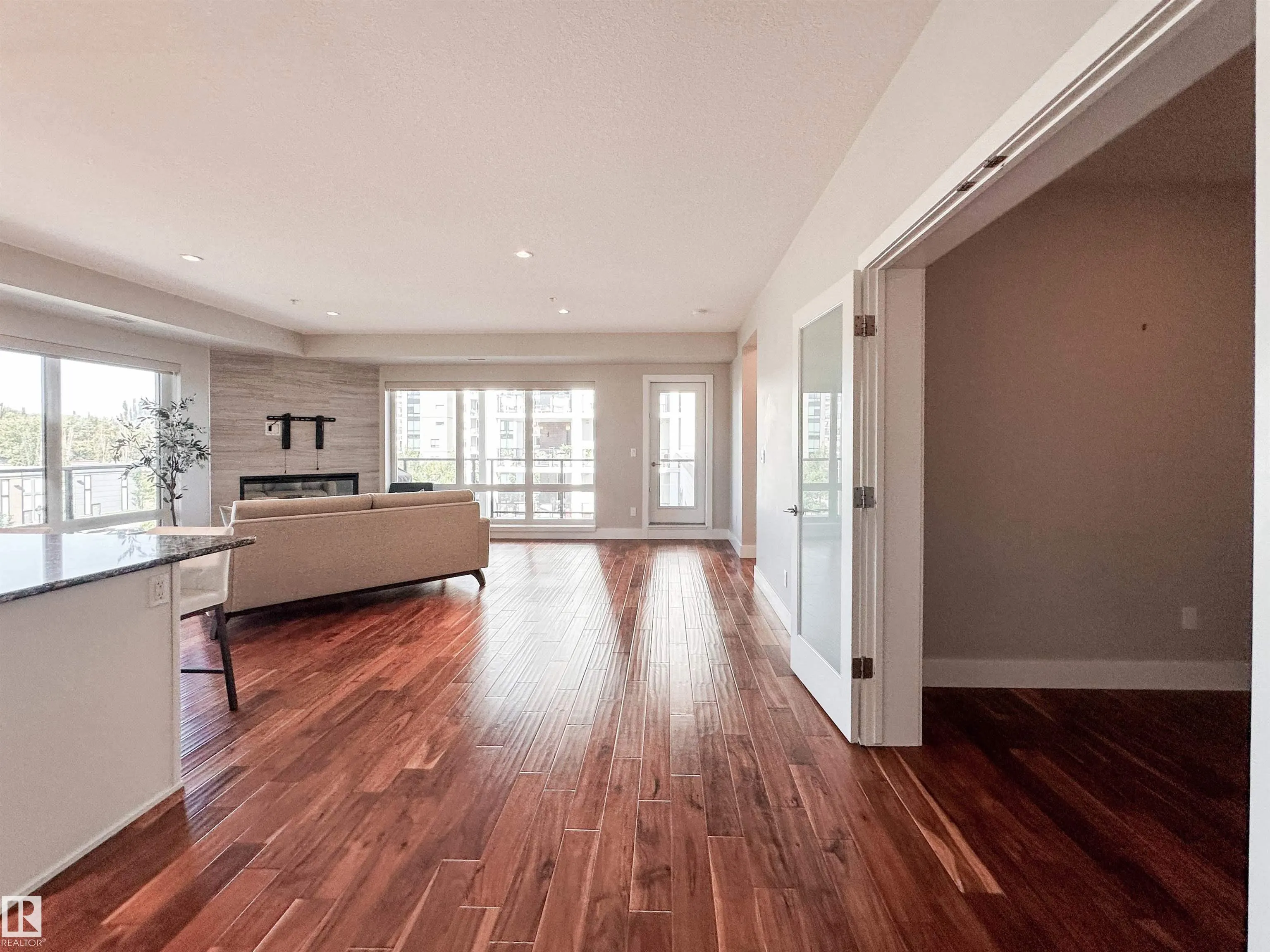 200 BELLEROSE Drive