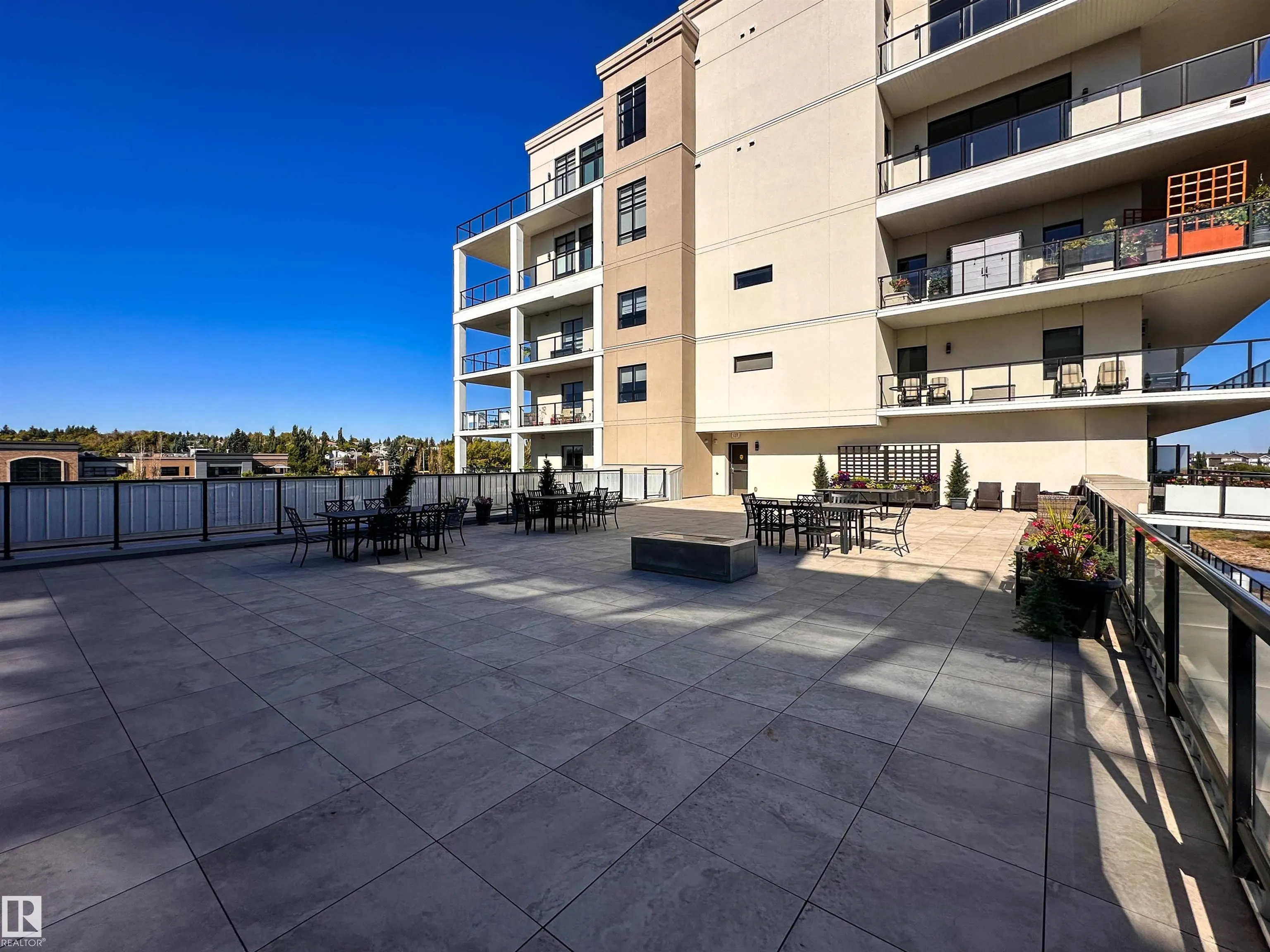 200 BELLEROSE Drive