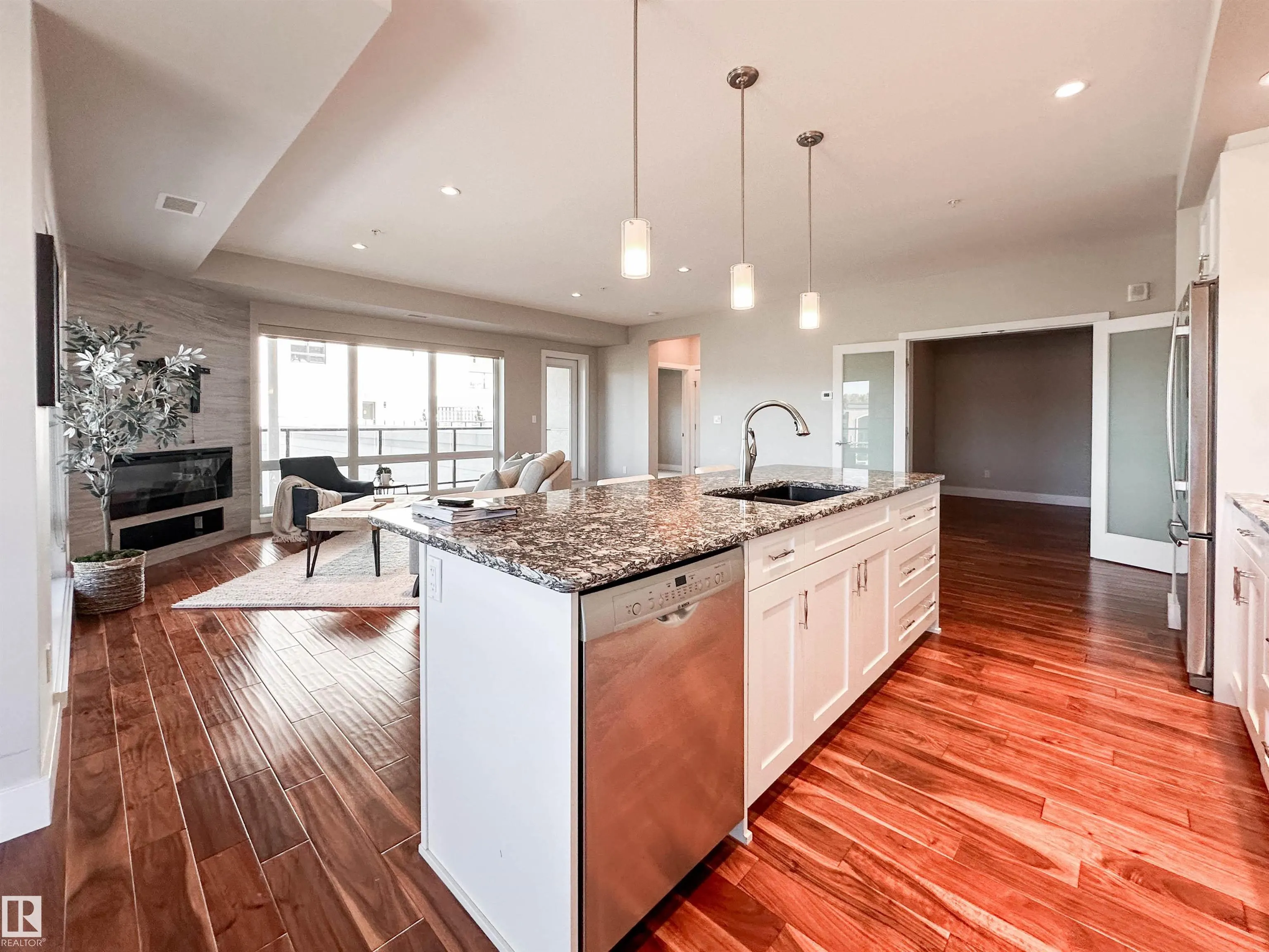 200 BELLEROSE Drive