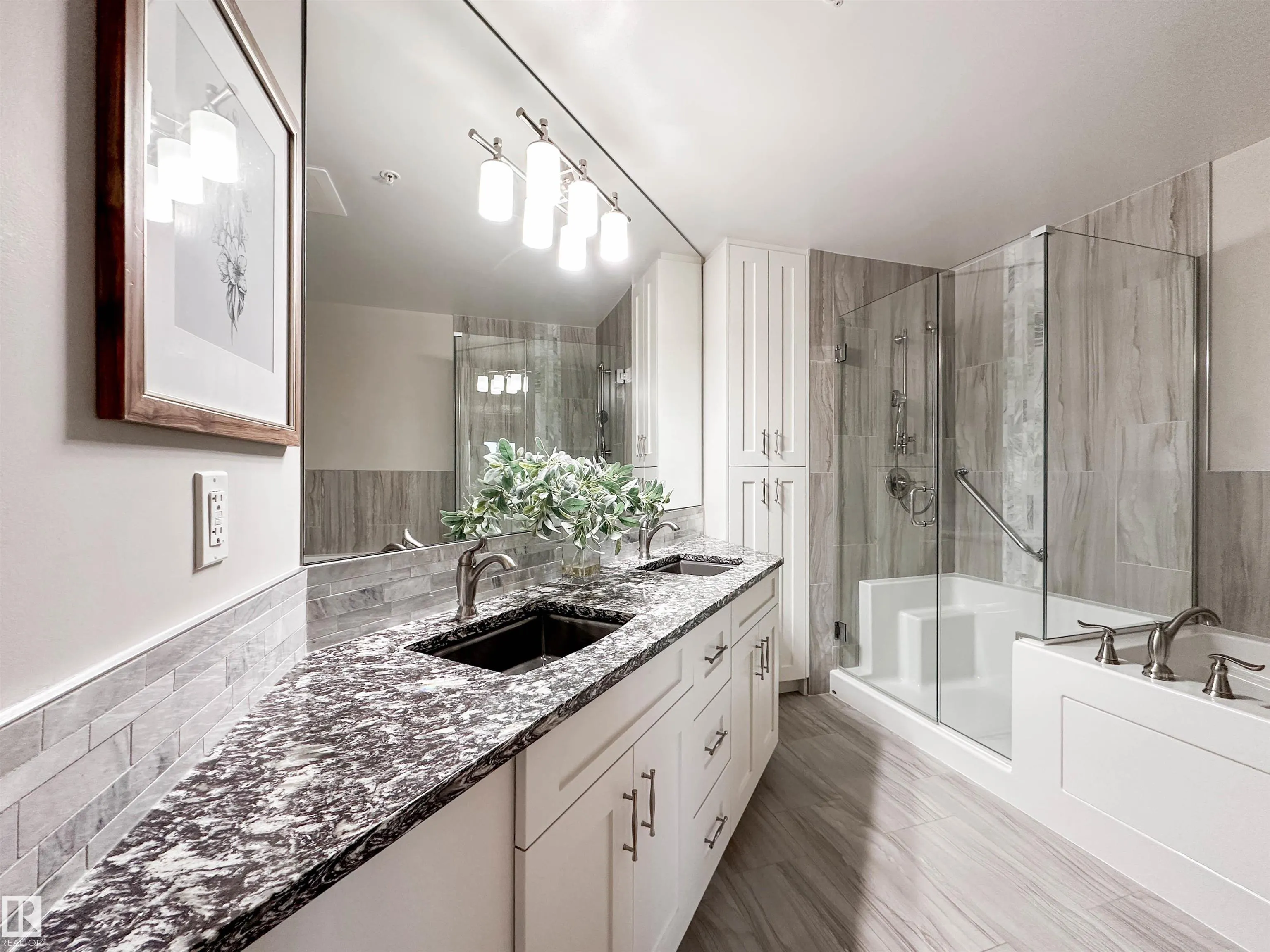 200 BELLEROSE Drive