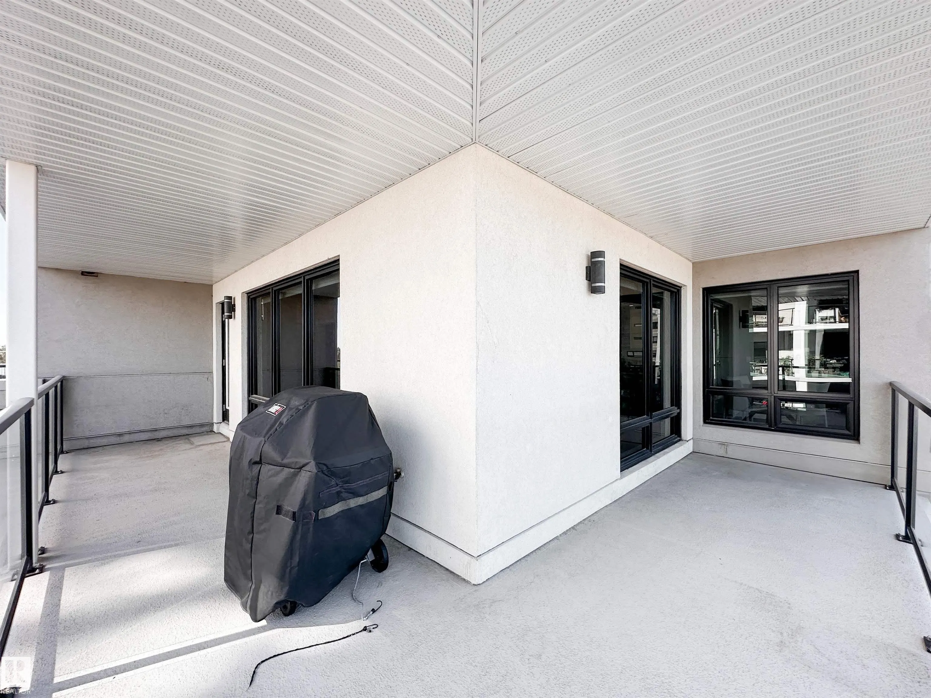 200 BELLEROSE Drive