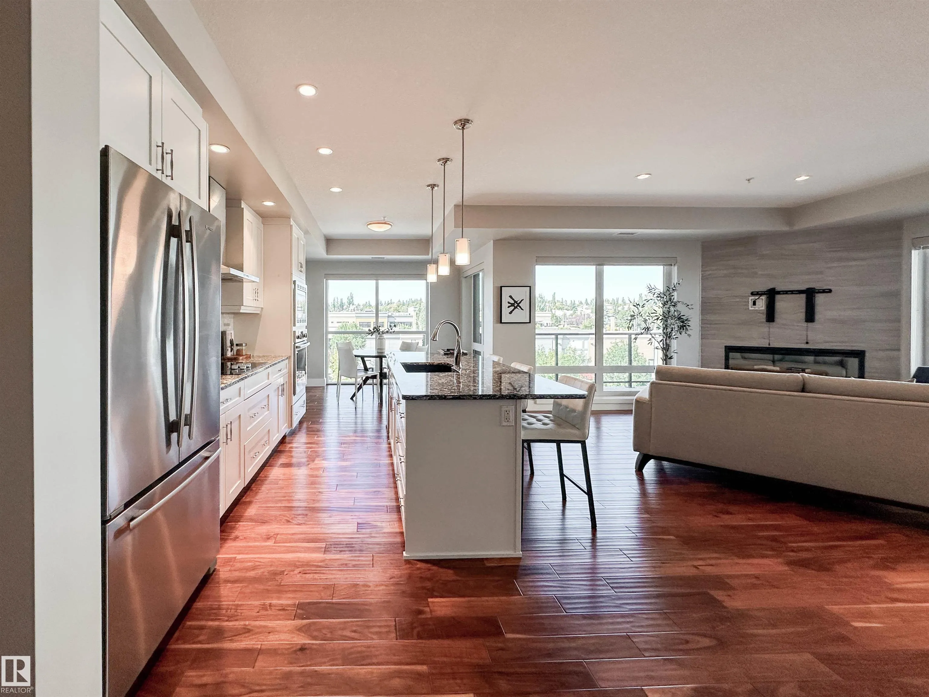 200 BELLEROSE Drive