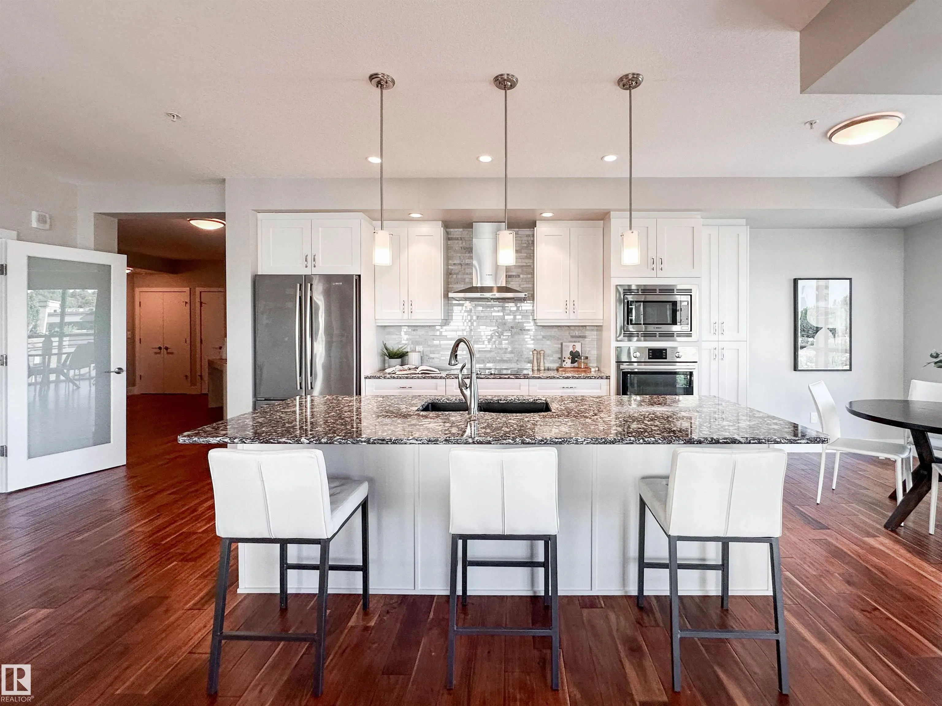 200 BELLEROSE Drive