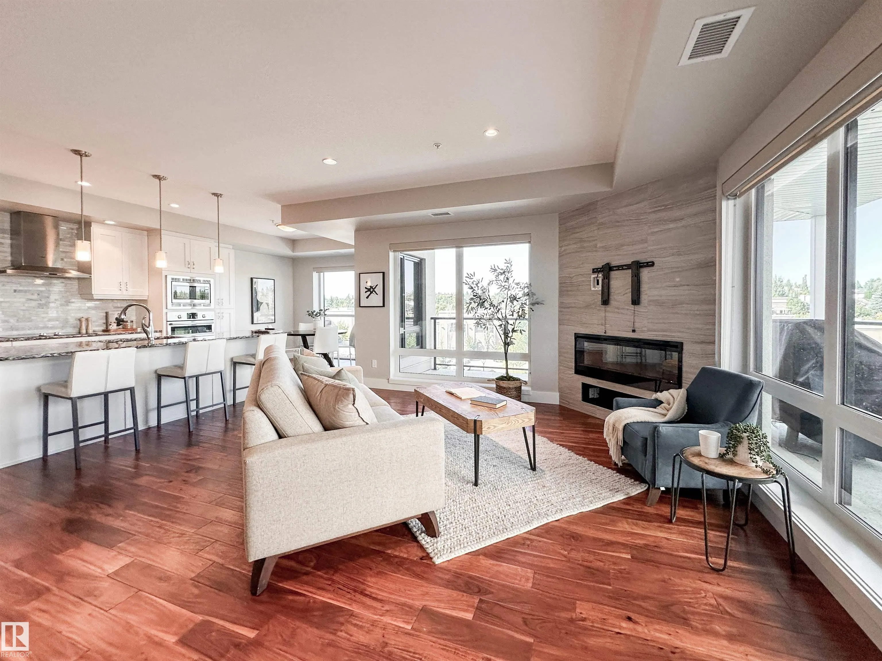 200 BELLEROSE Drive