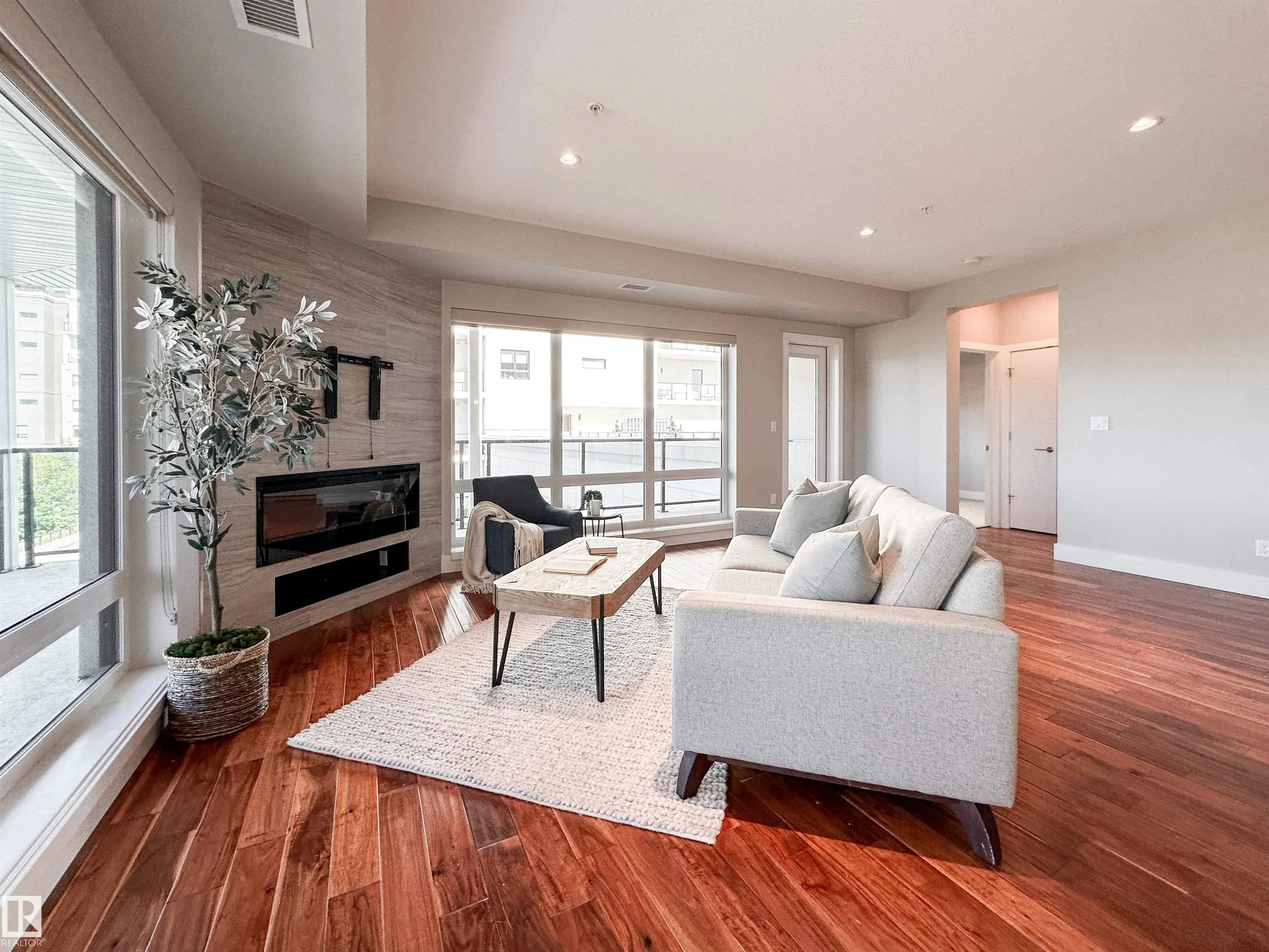200 BELLEROSE Drive