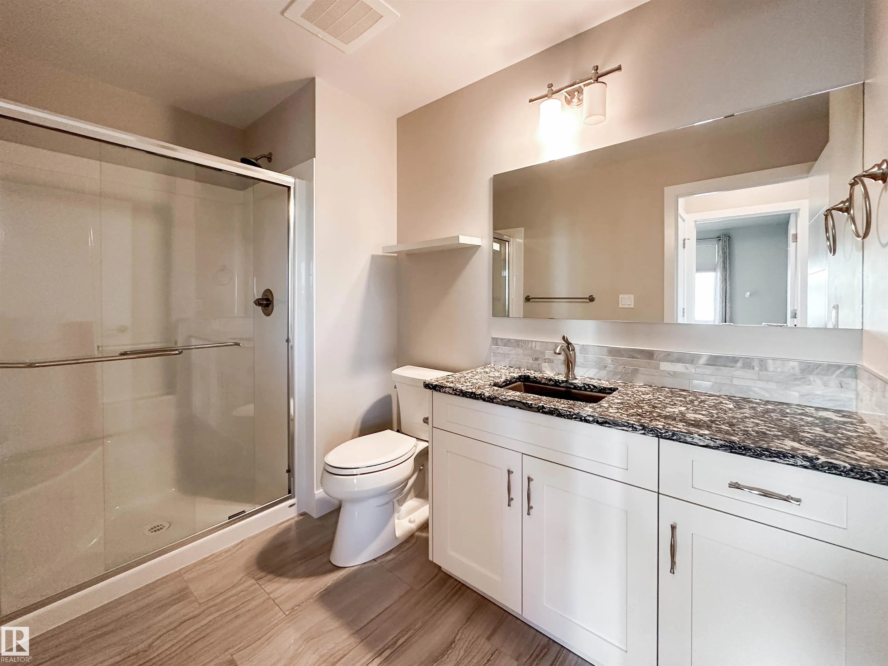 200 BELLEROSE Drive