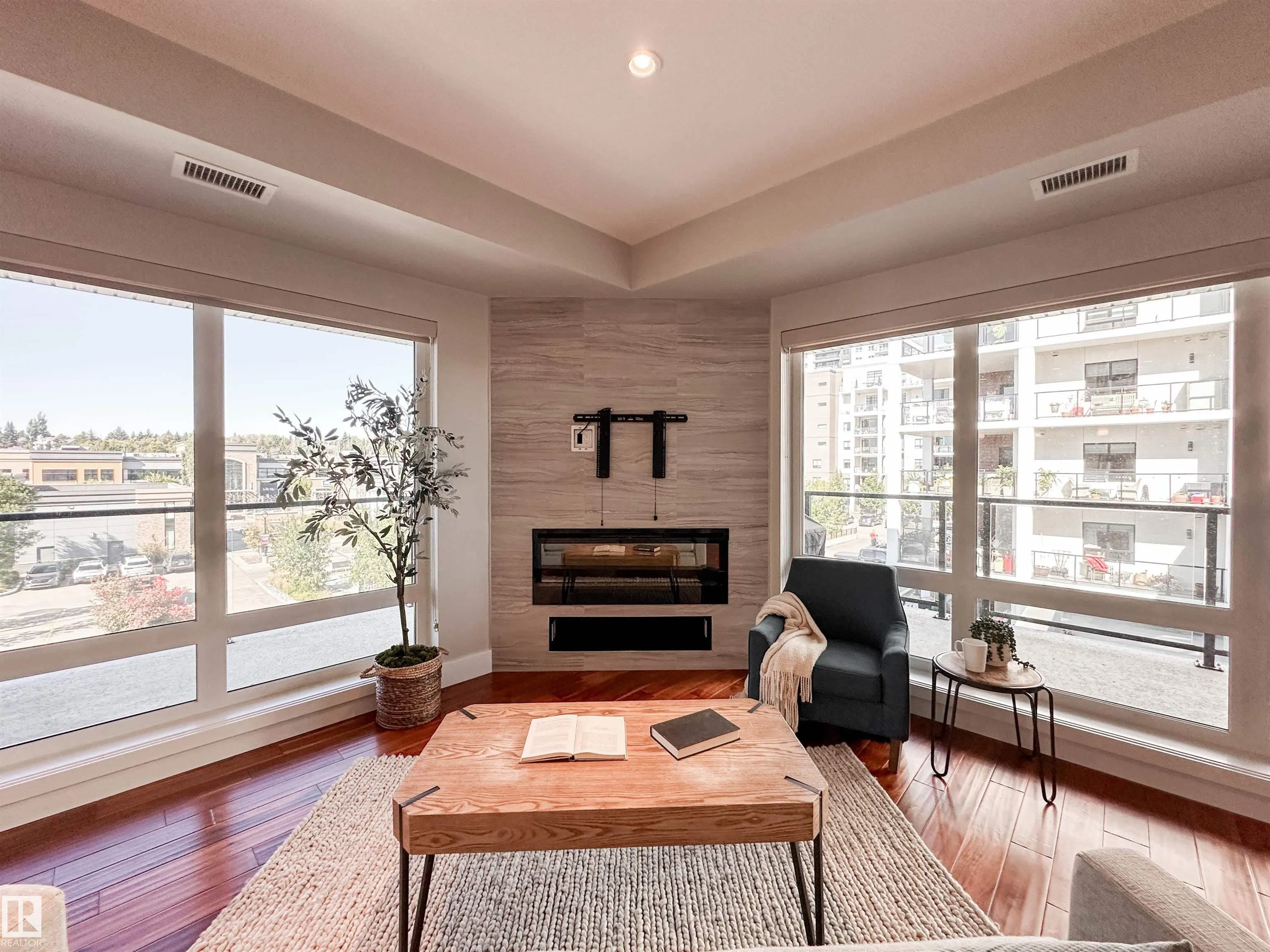 200 BELLEROSE Drive