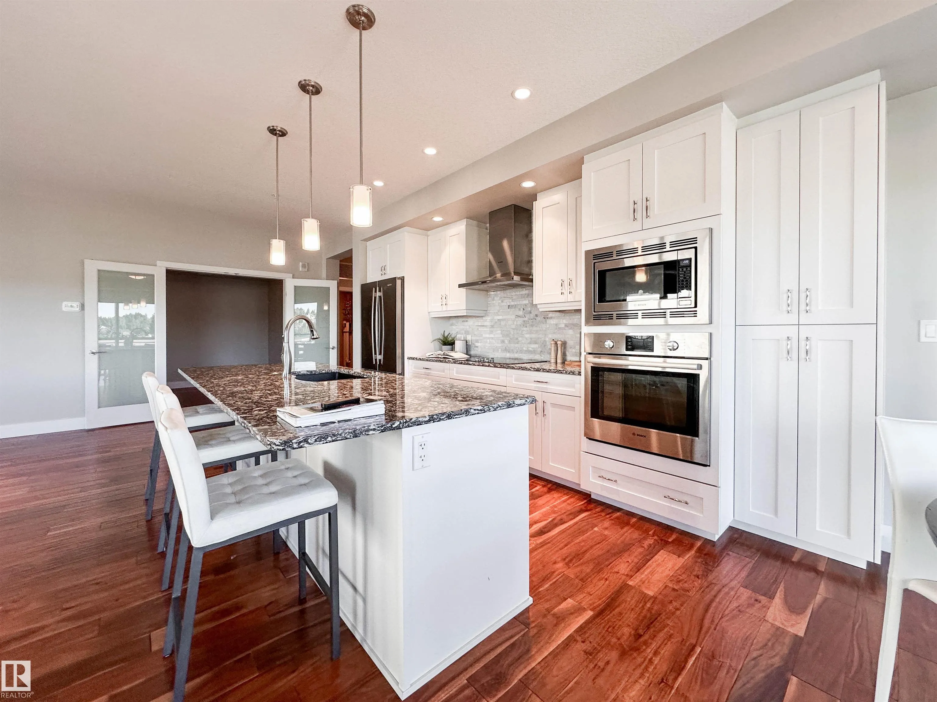 200 BELLEROSE Drive