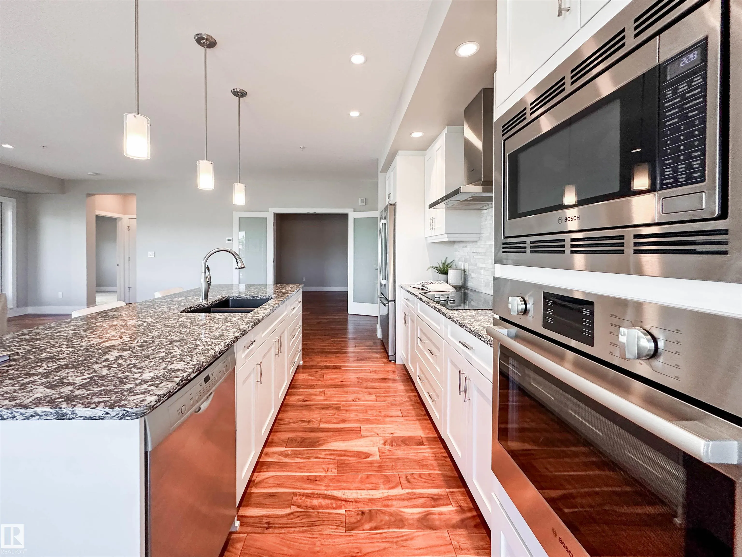200 BELLEROSE Drive