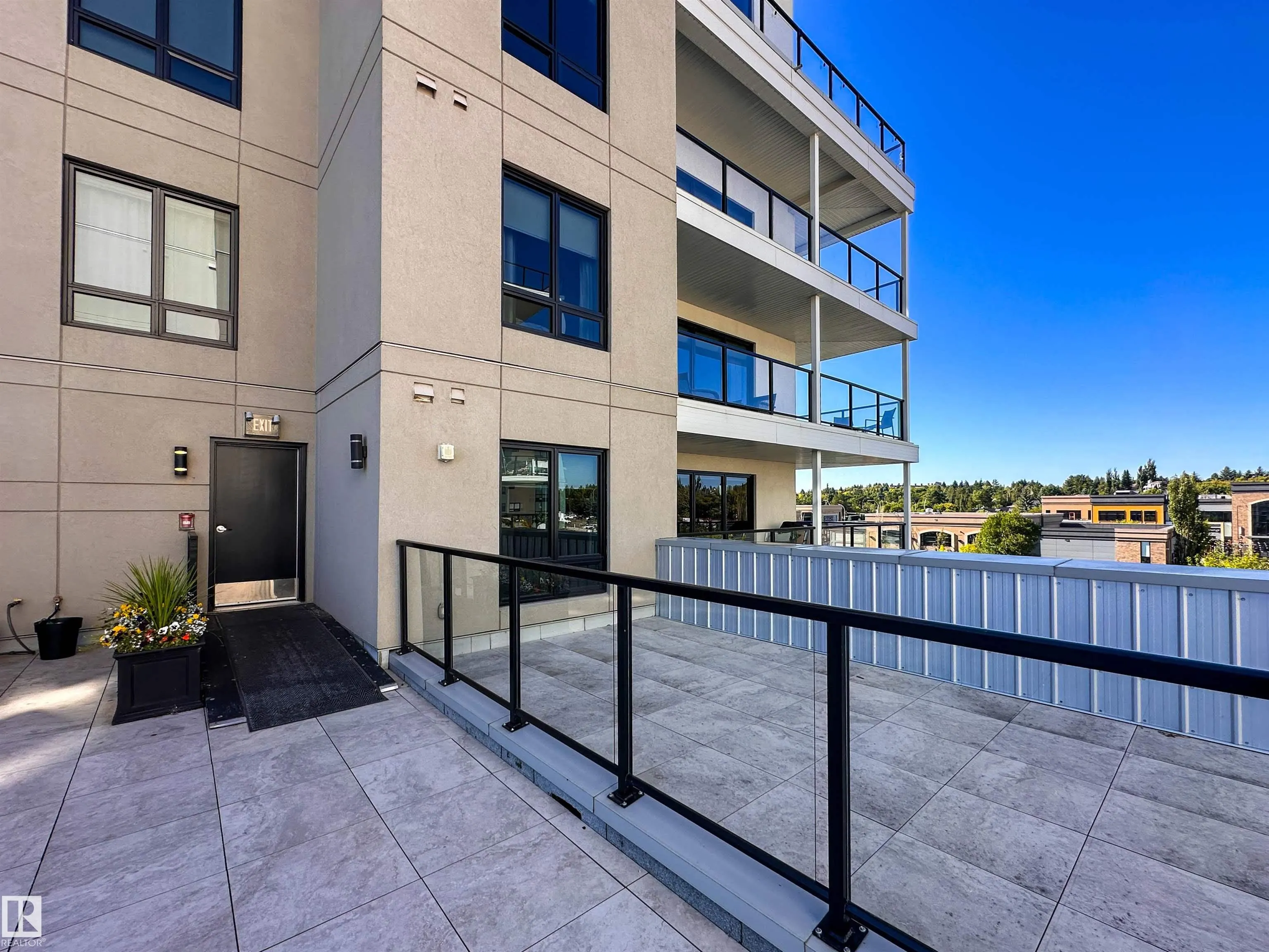 200 BELLEROSE Drive