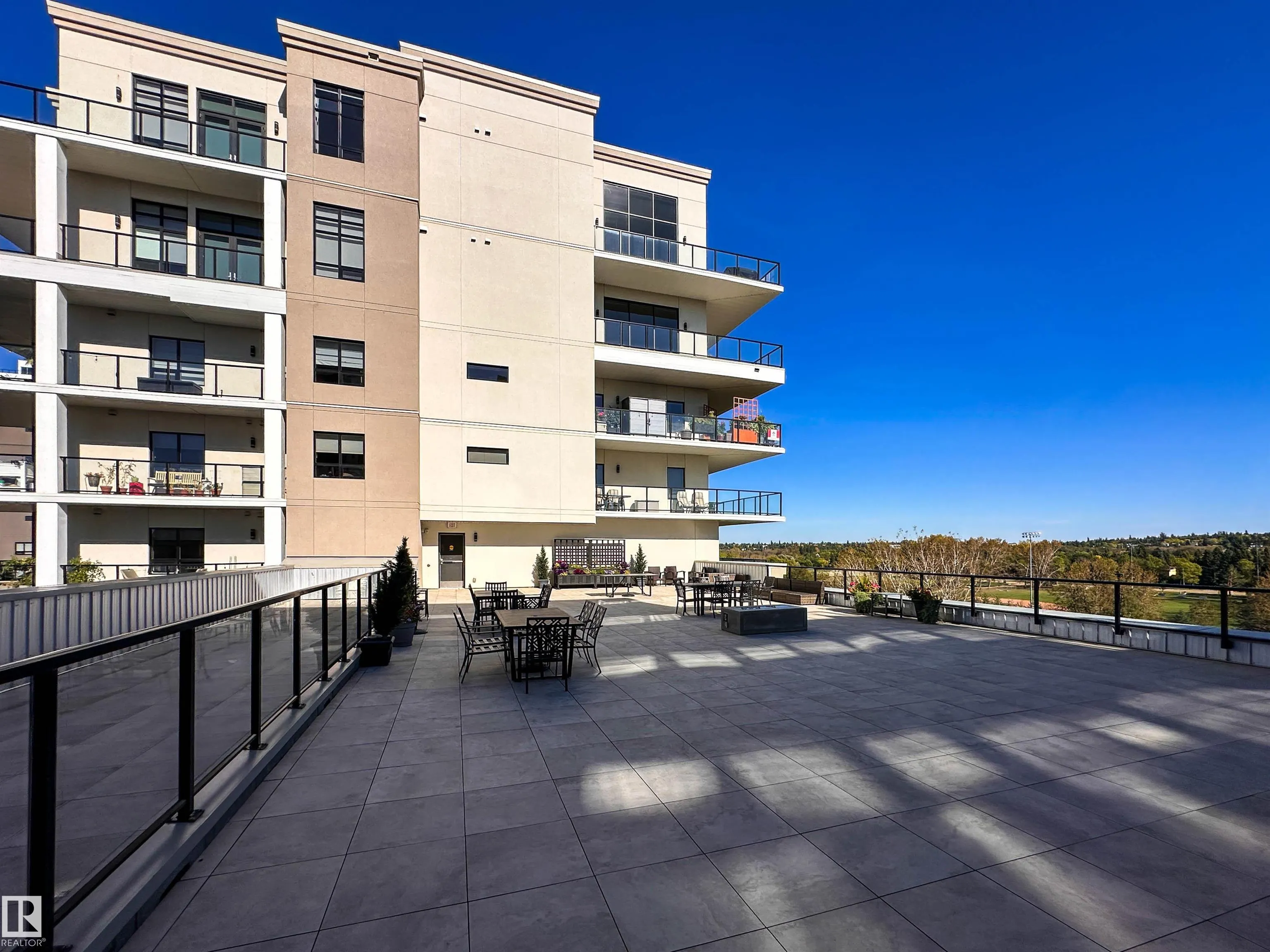 200 BELLEROSE Drive