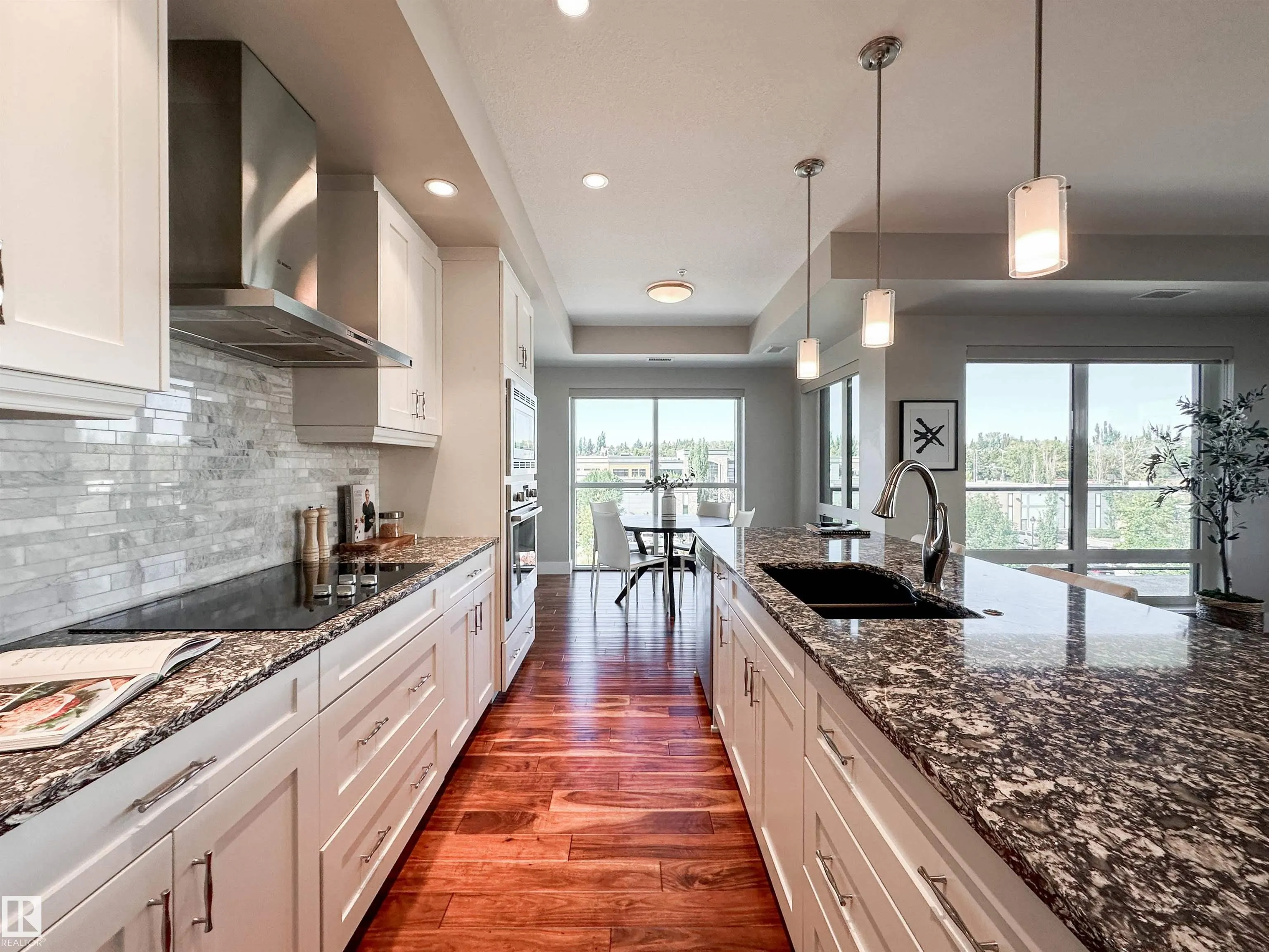 200 BELLEROSE Drive