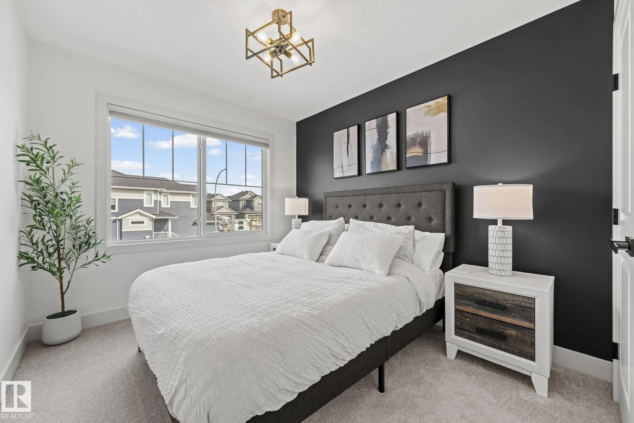 325 Annandale Crescent