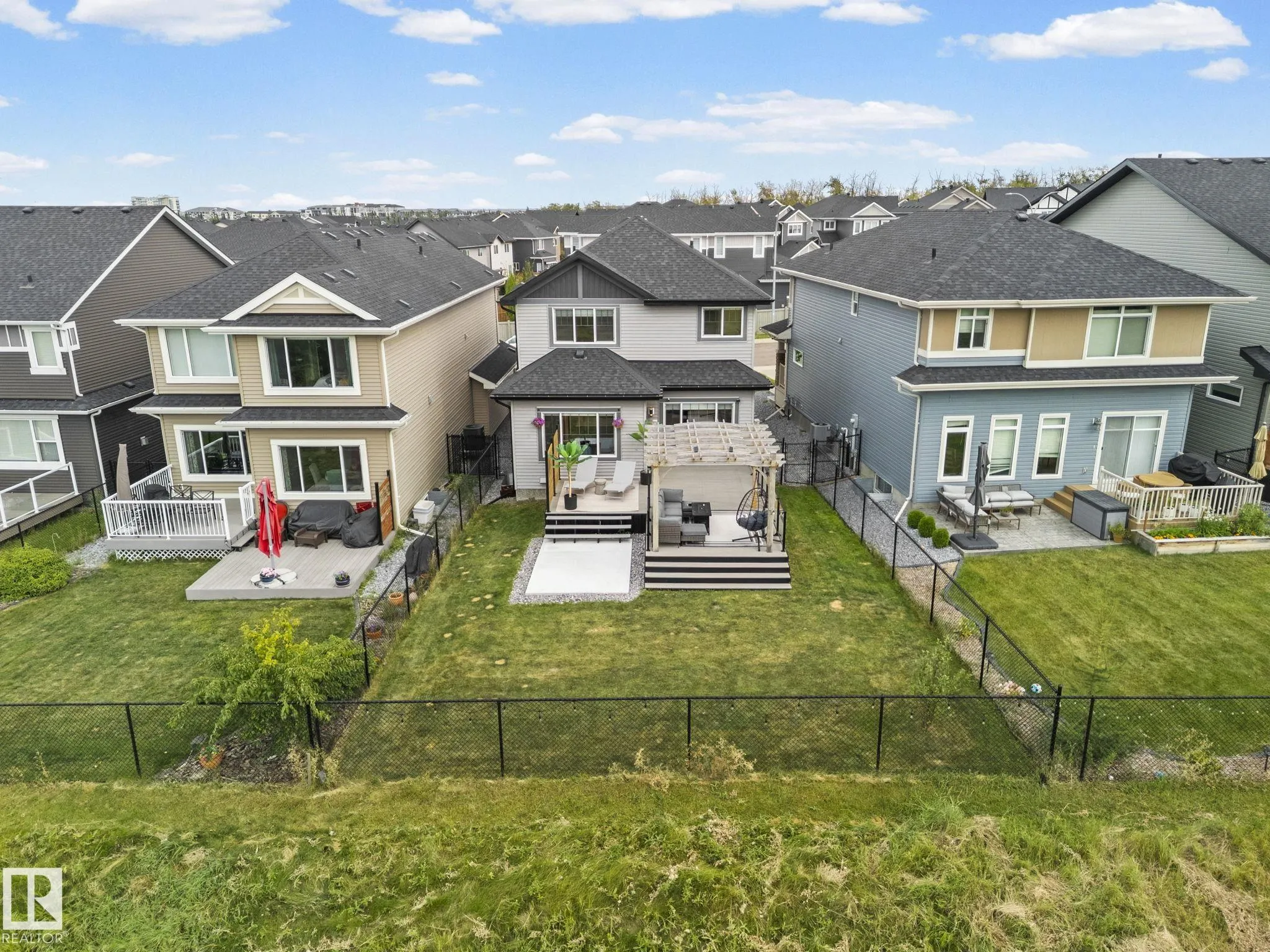 325 Annandale Crescent