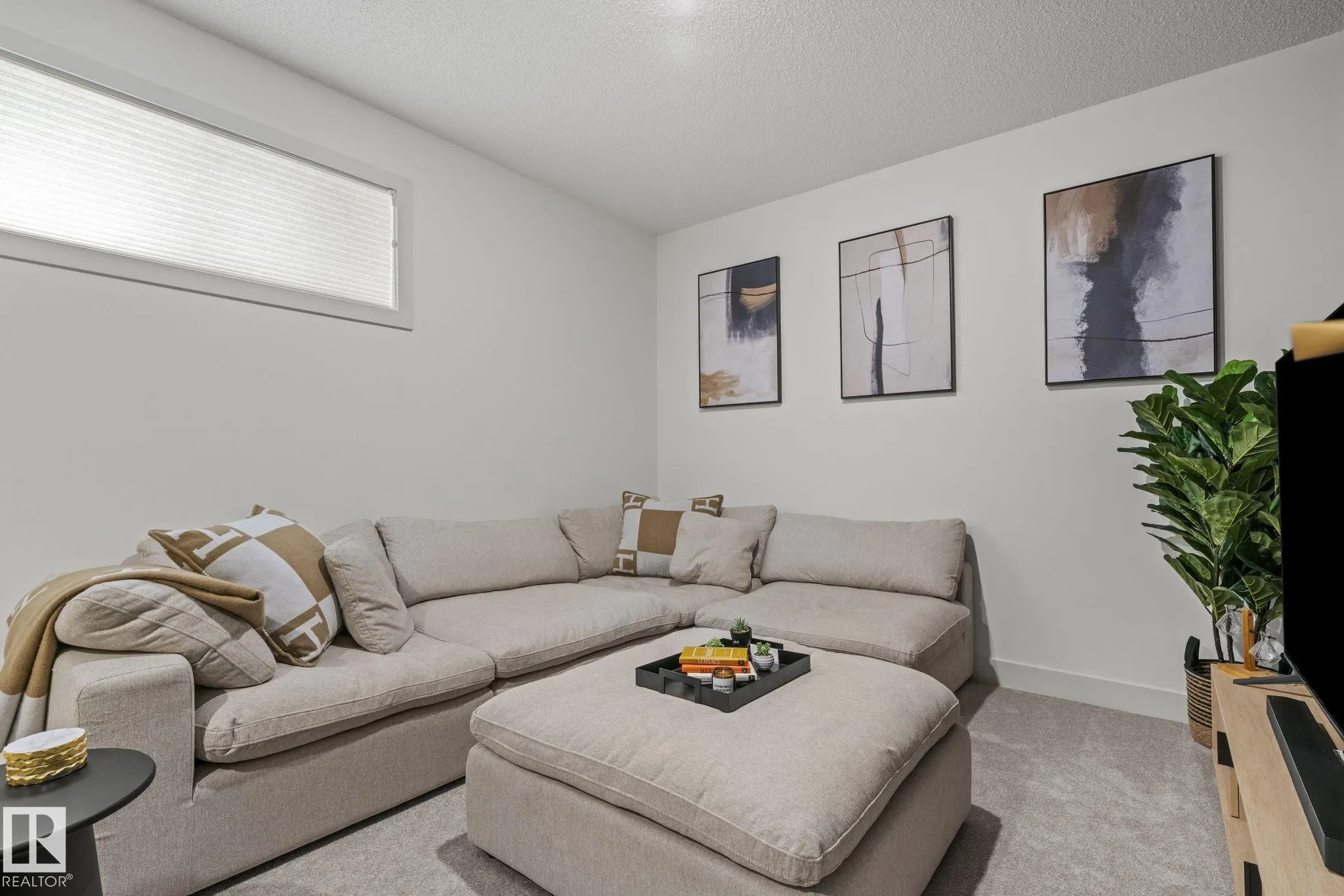 325 Annandale Crescent