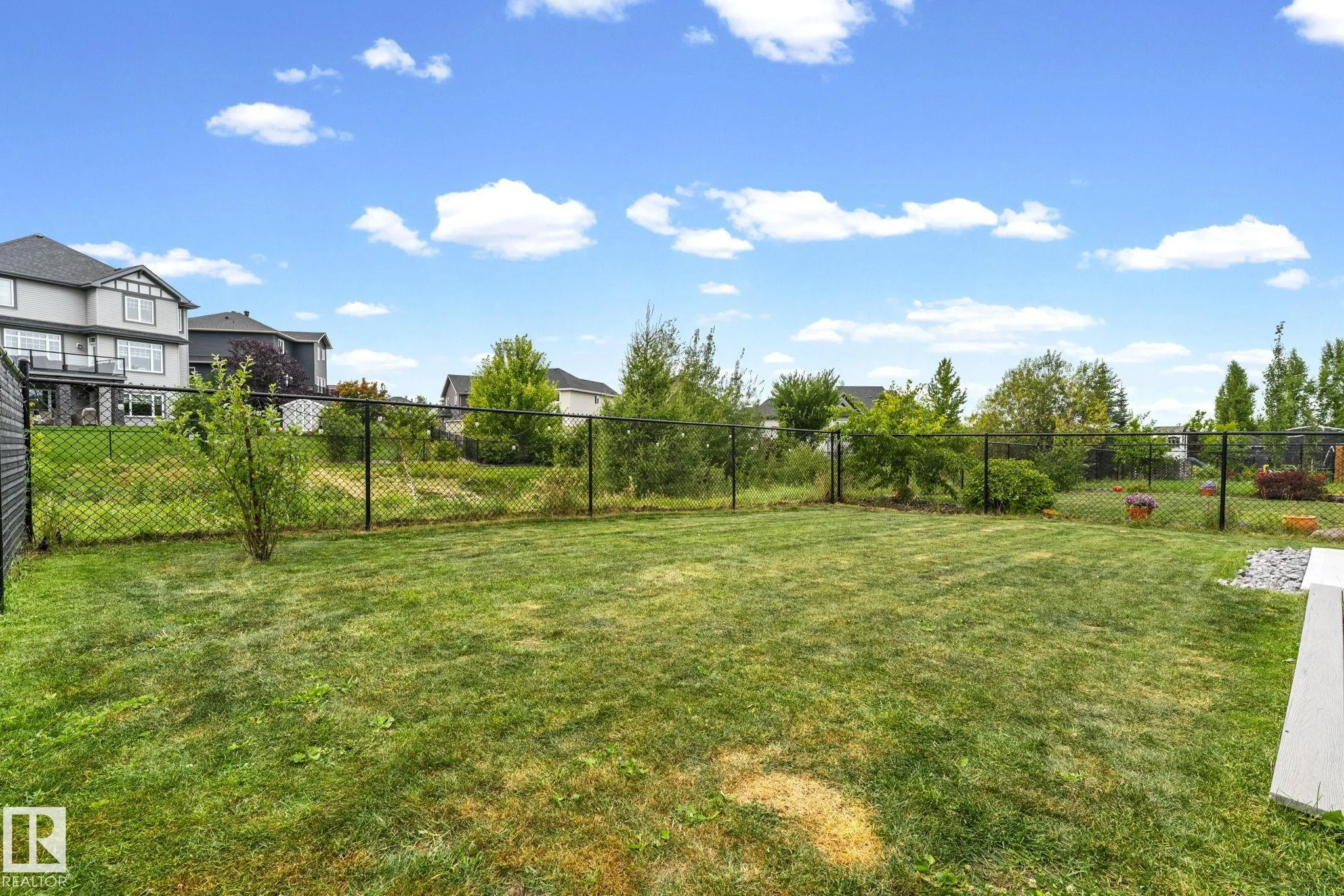 325 Annandale Crescent