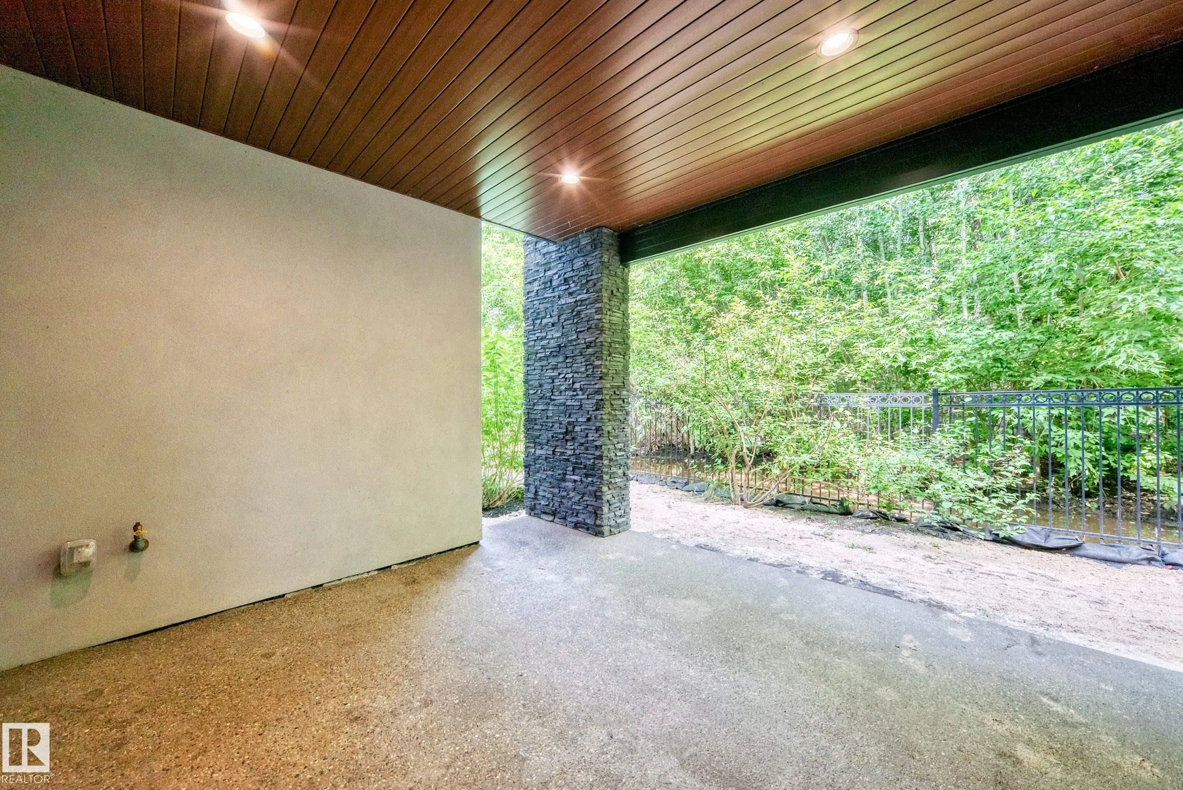 95 SALISBURY Way