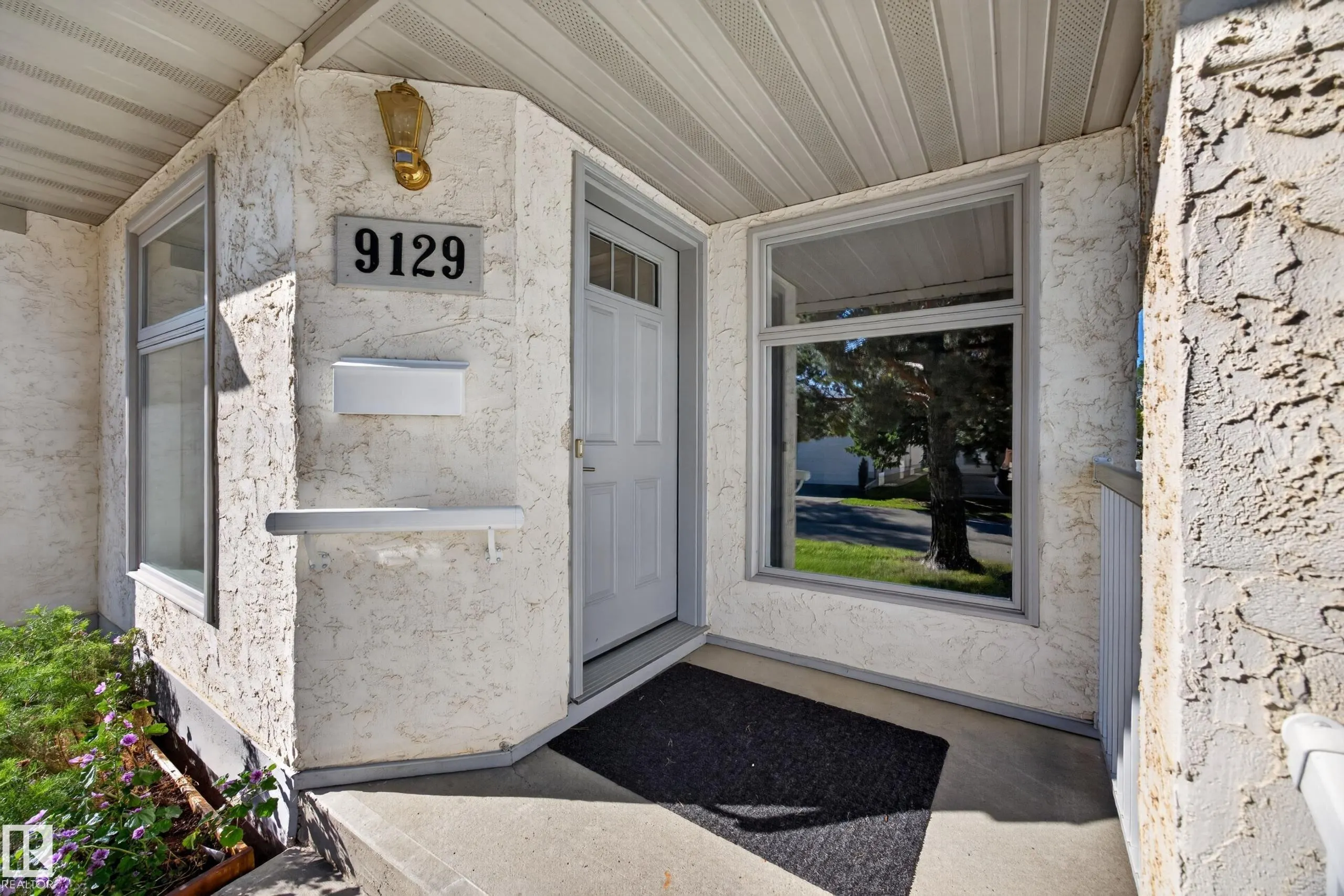 9129 Garden Road