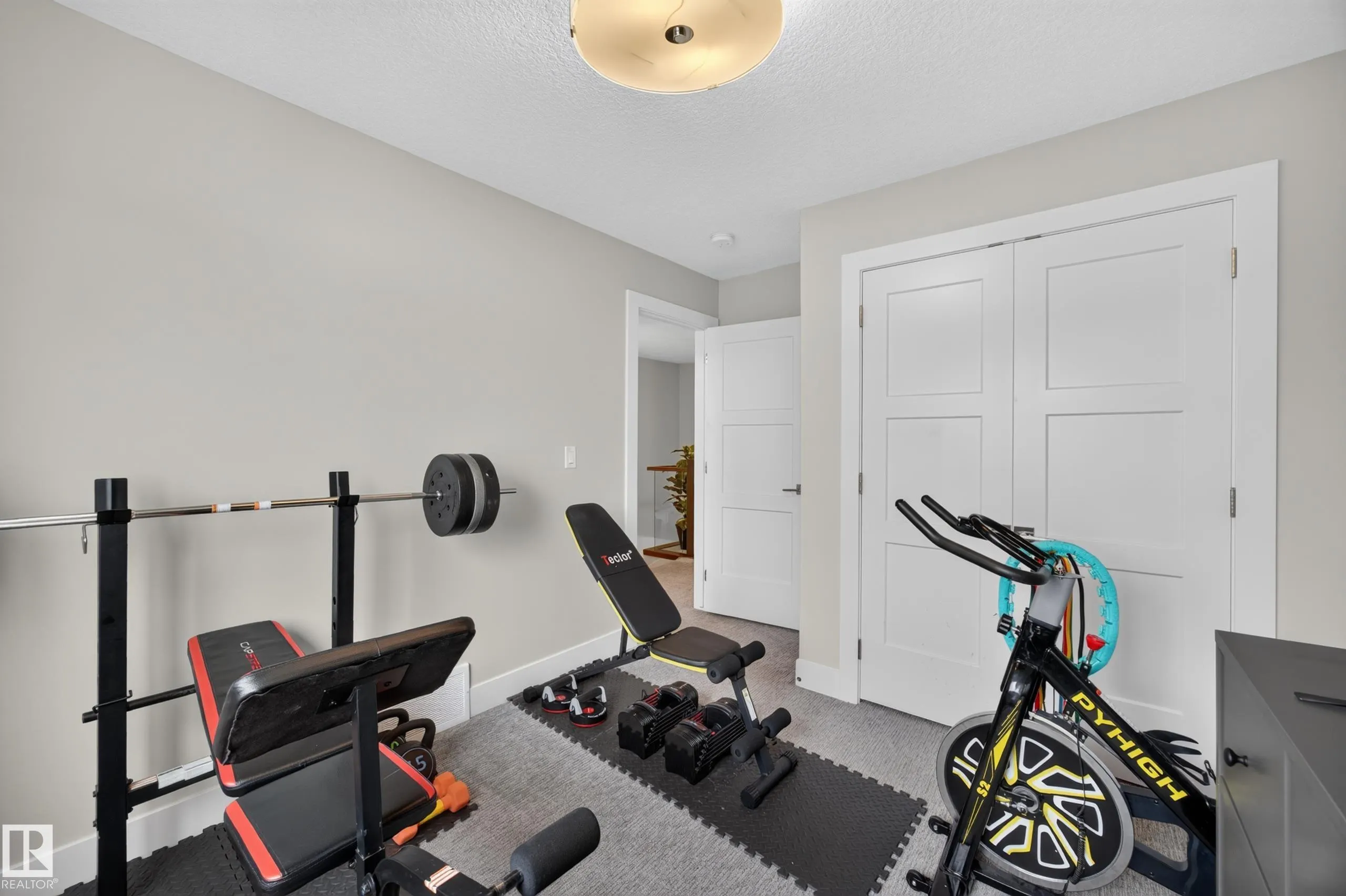 635 MEADOWVIEW Drive
