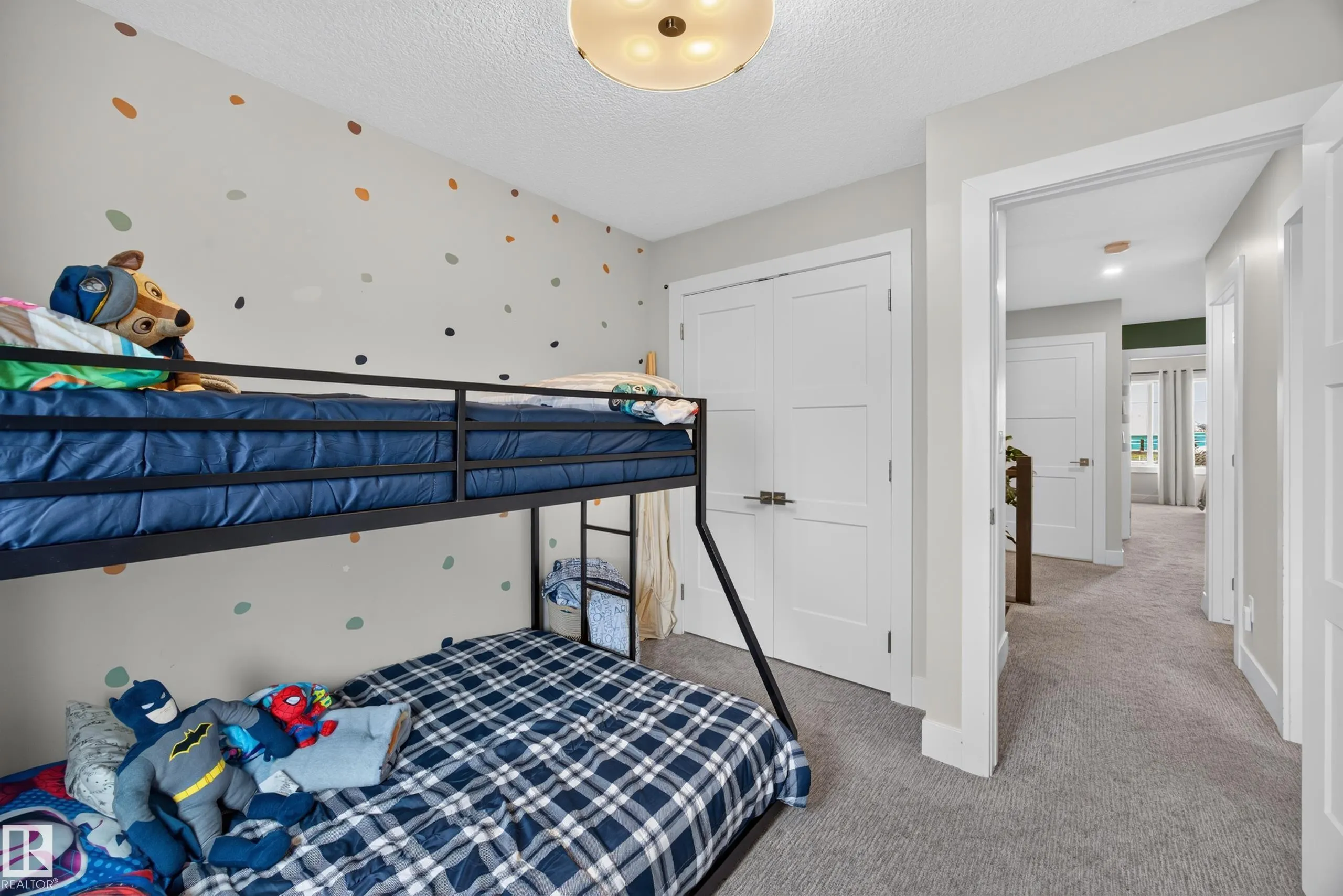 635 MEADOWVIEW Drive