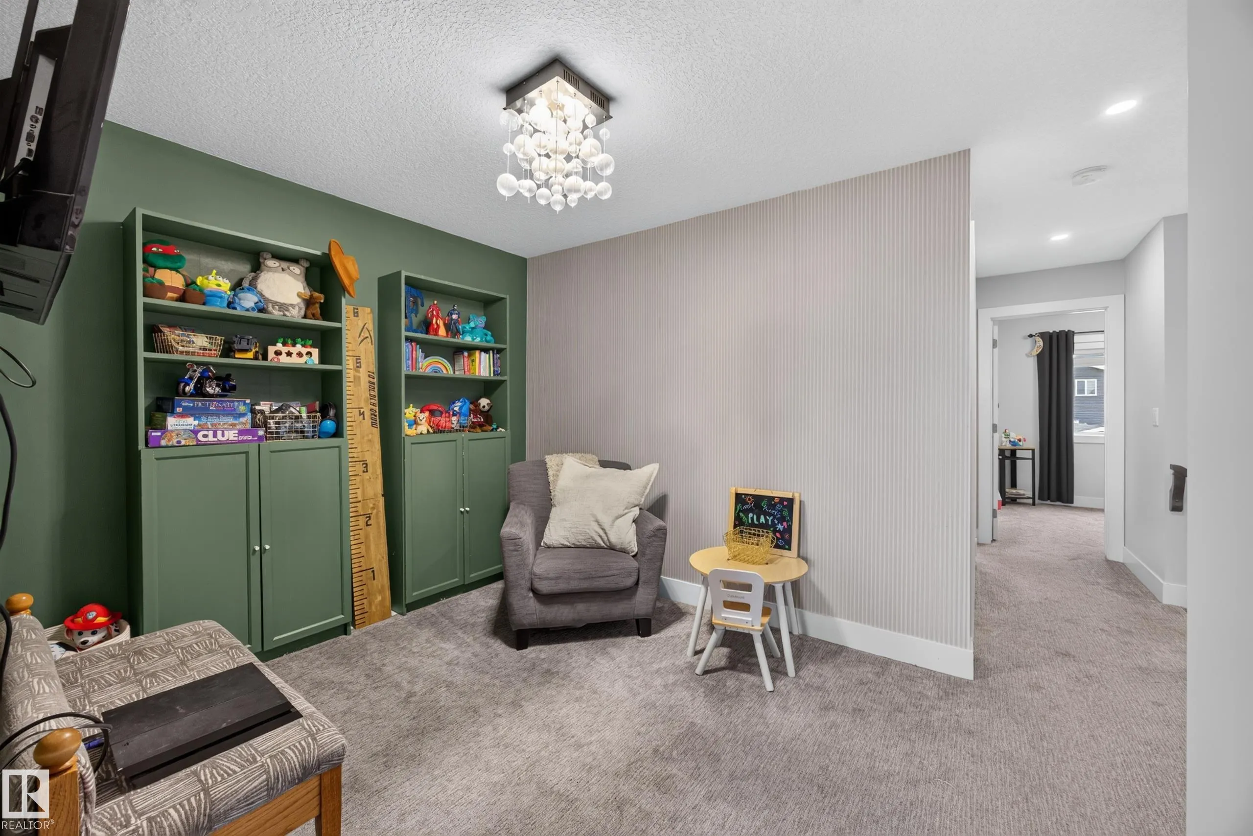 635 MEADOWVIEW Drive