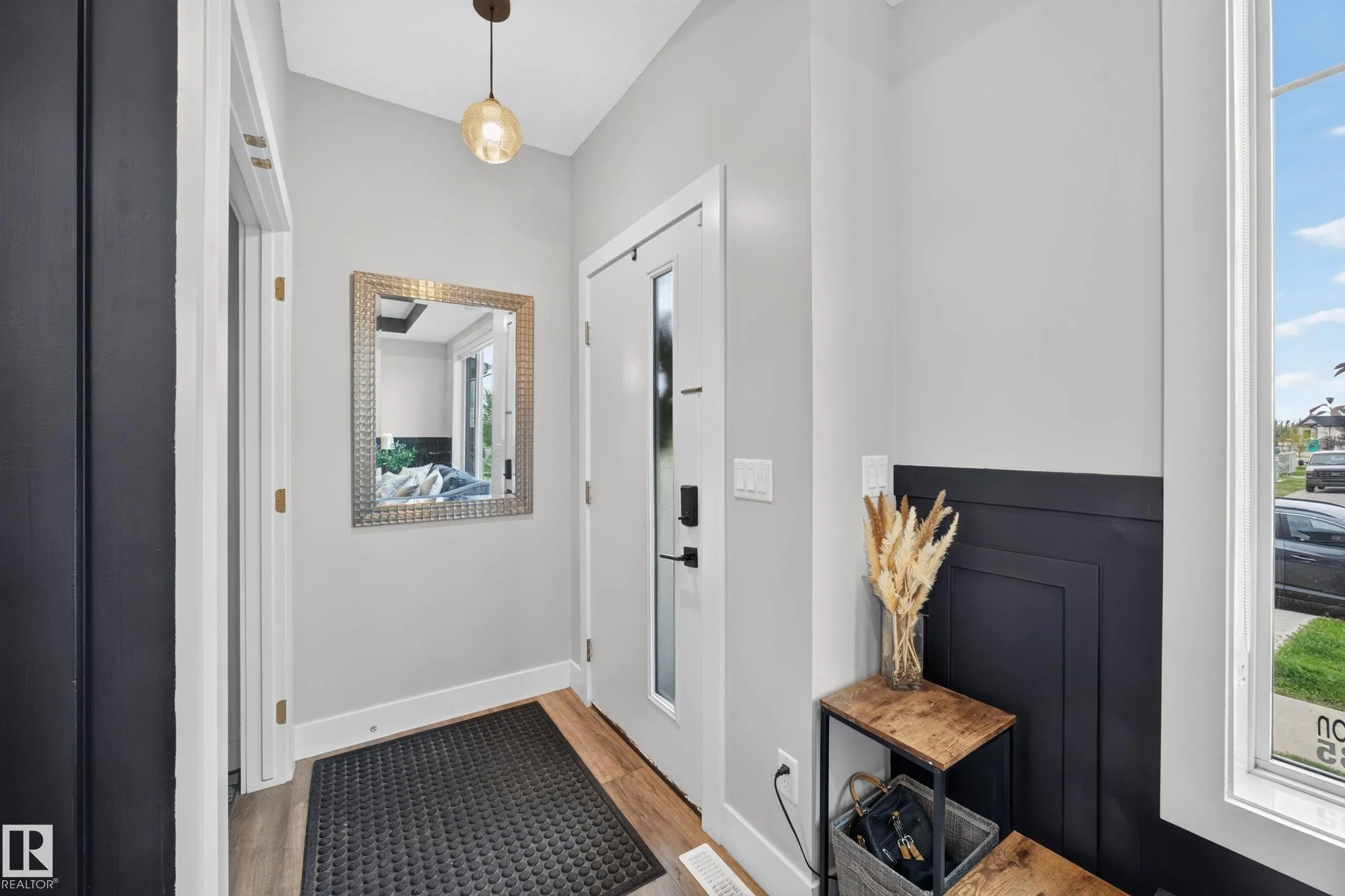 635 MEADOWVIEW Drive