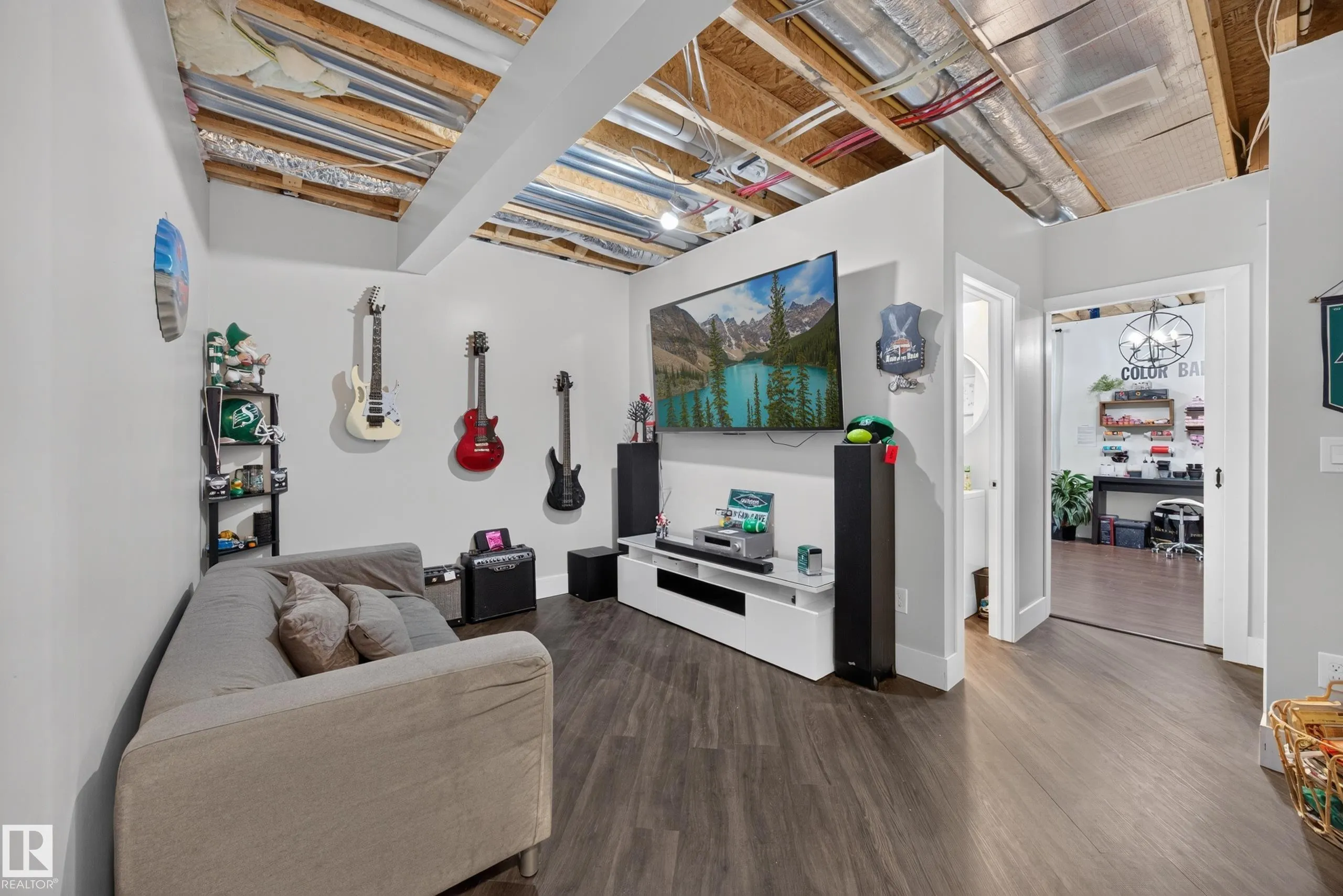 635 MEADOWVIEW Drive