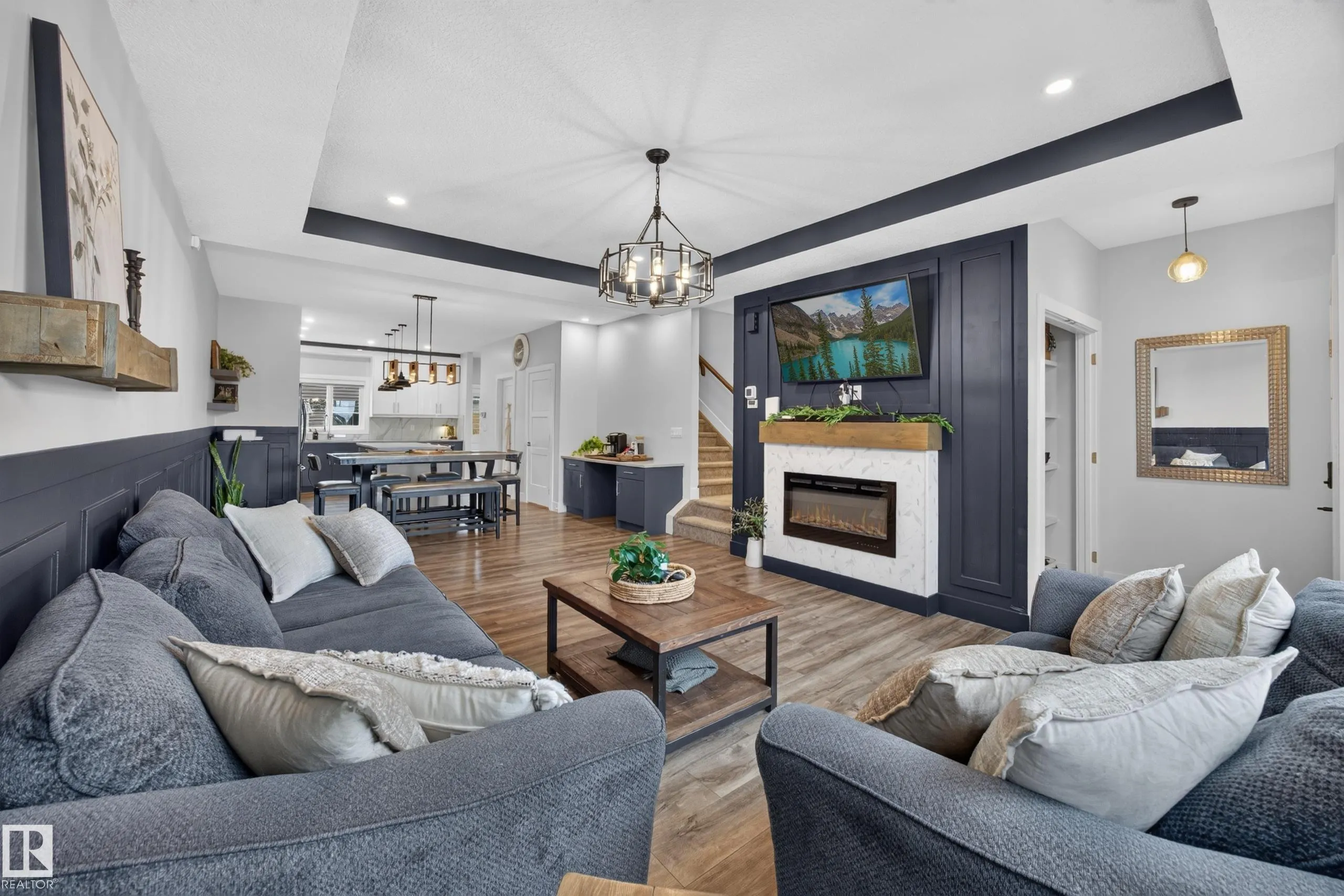 635 MEADOWVIEW Drive