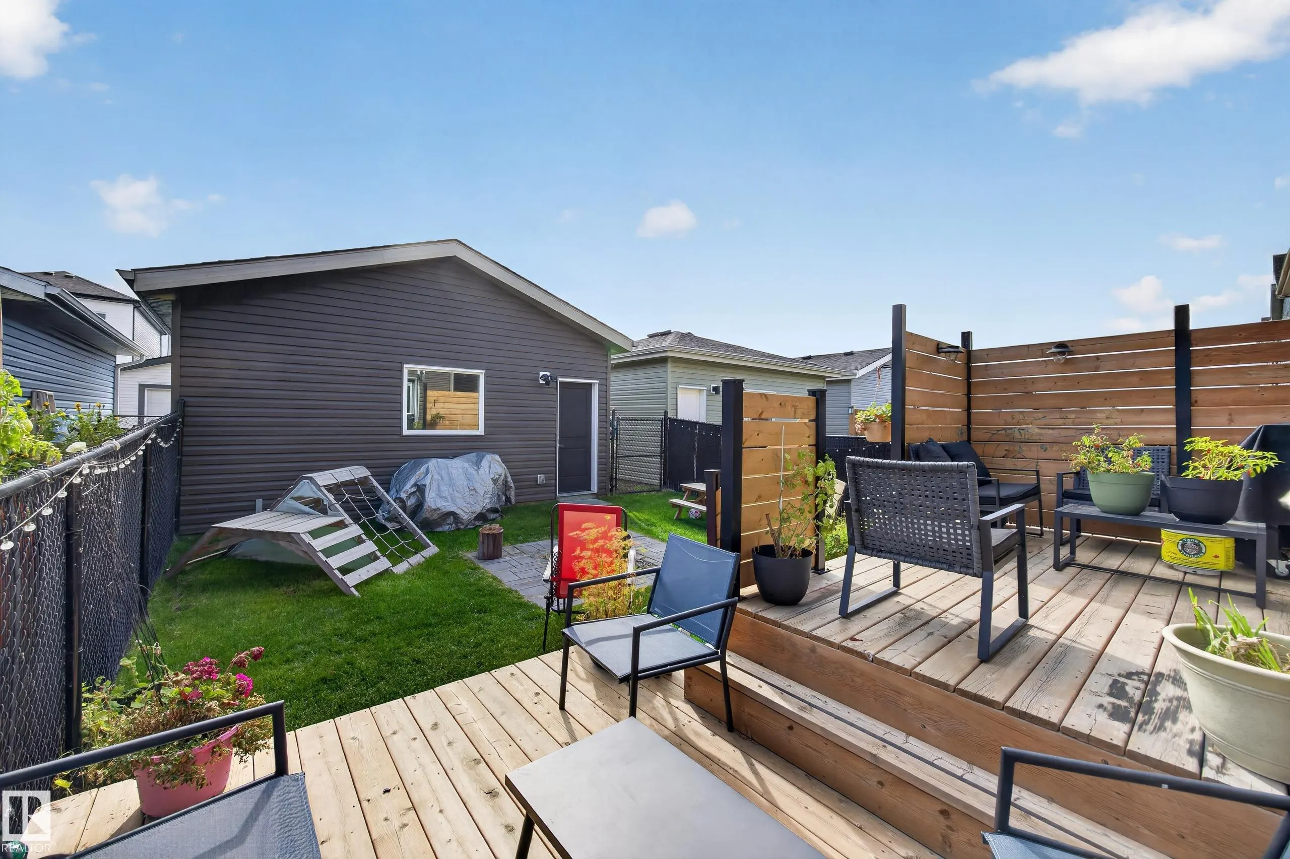 635 MEADOWVIEW Drive