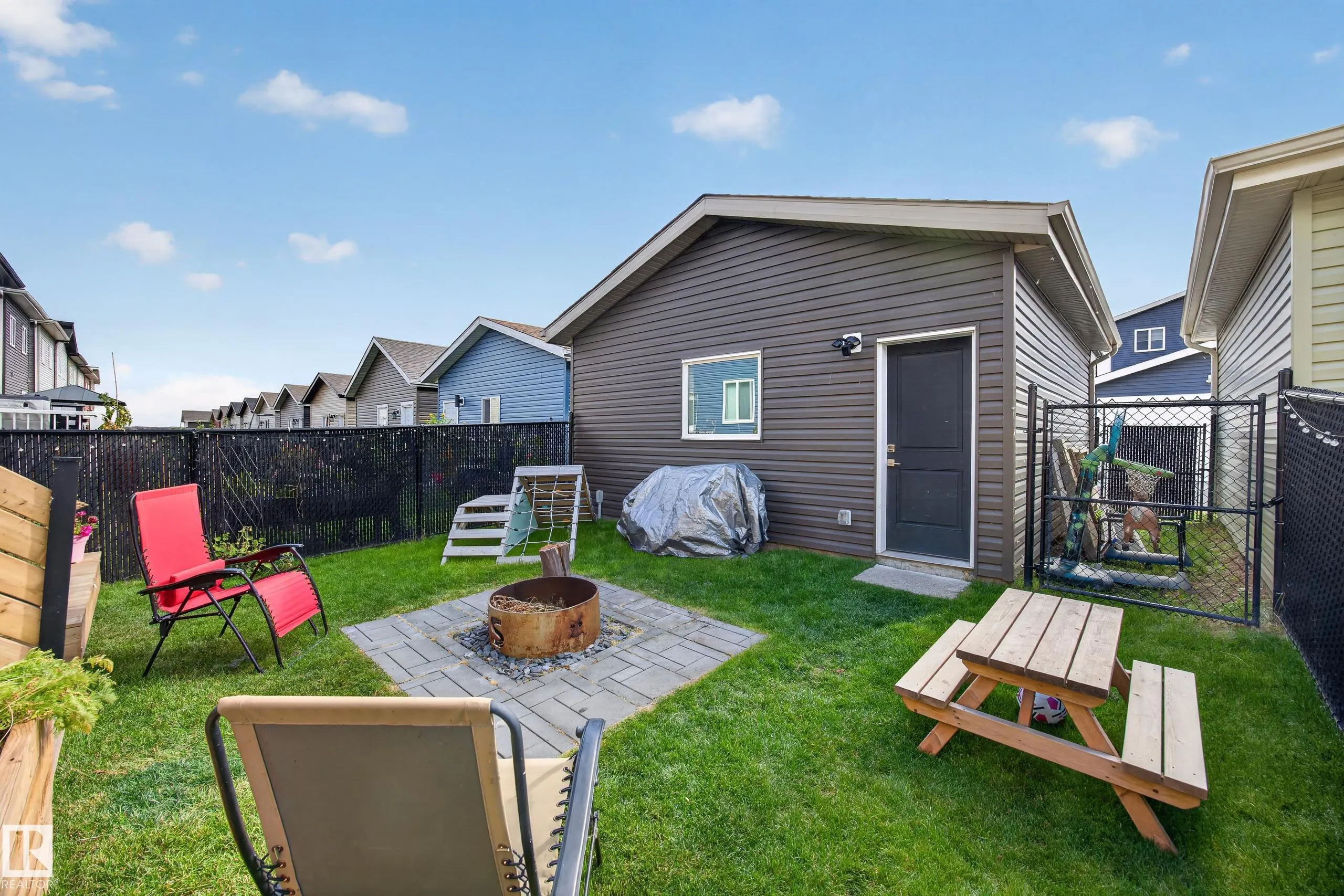 635 MEADOWVIEW Drive