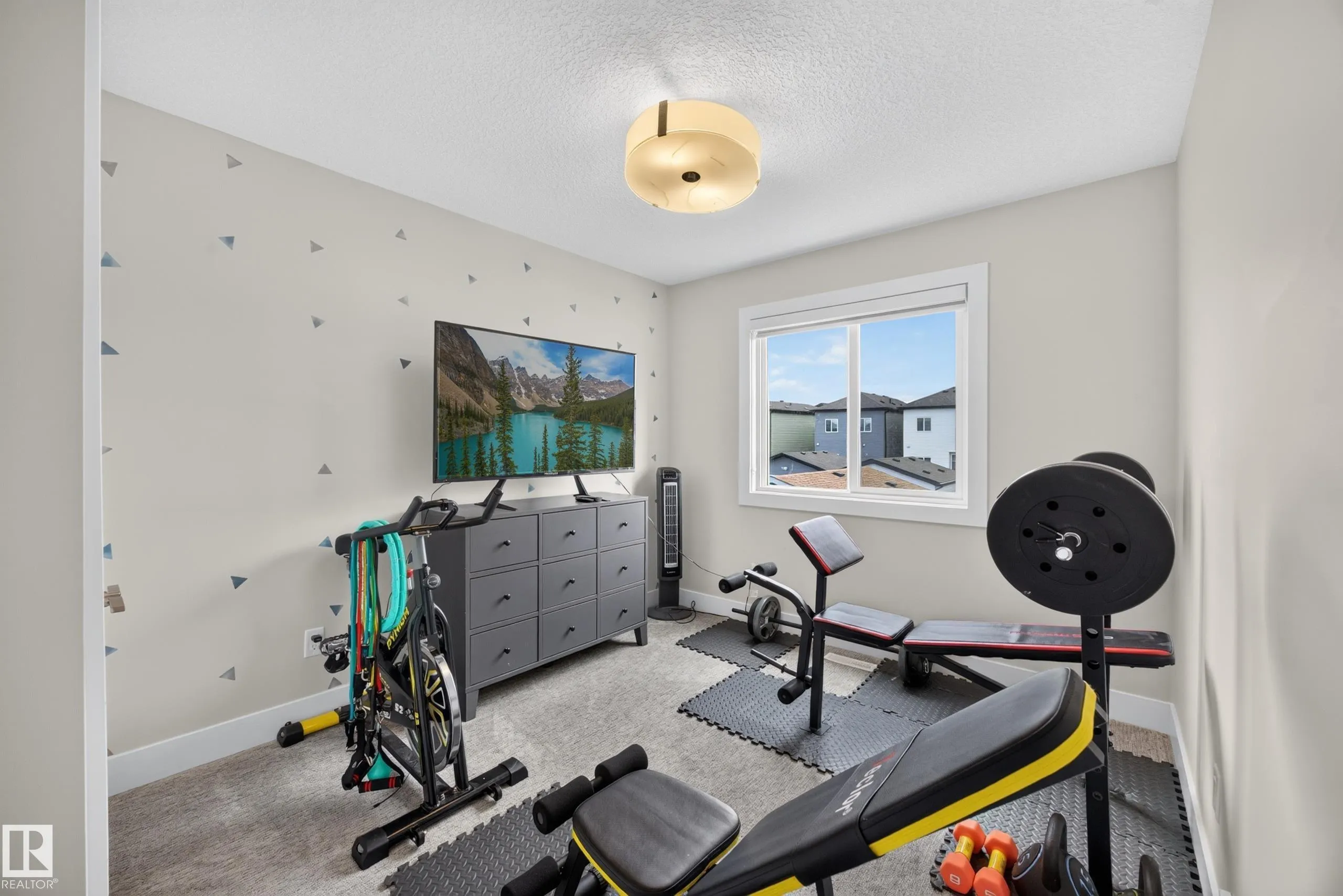 635 MEADOWVIEW Drive