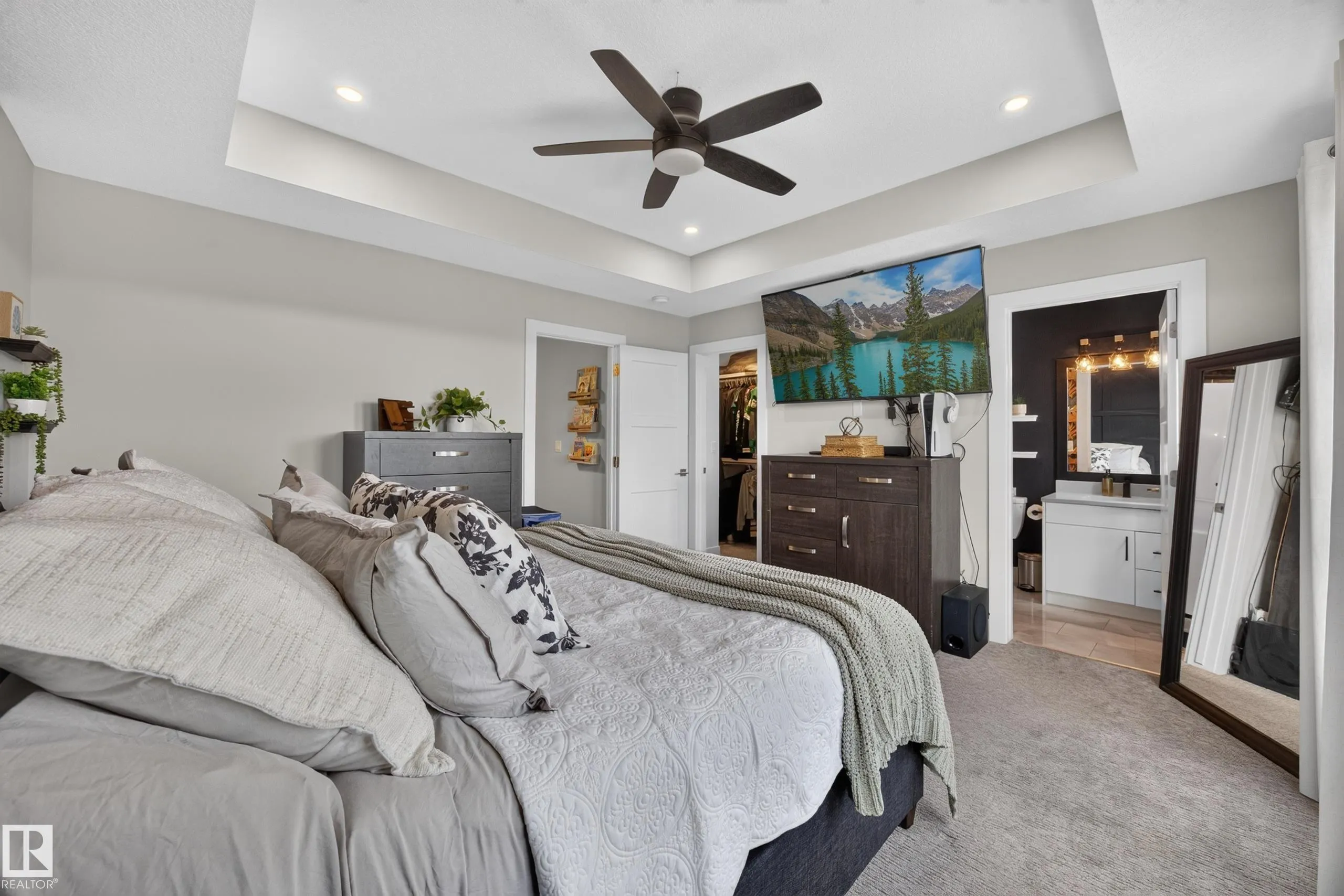635 MEADOWVIEW Drive