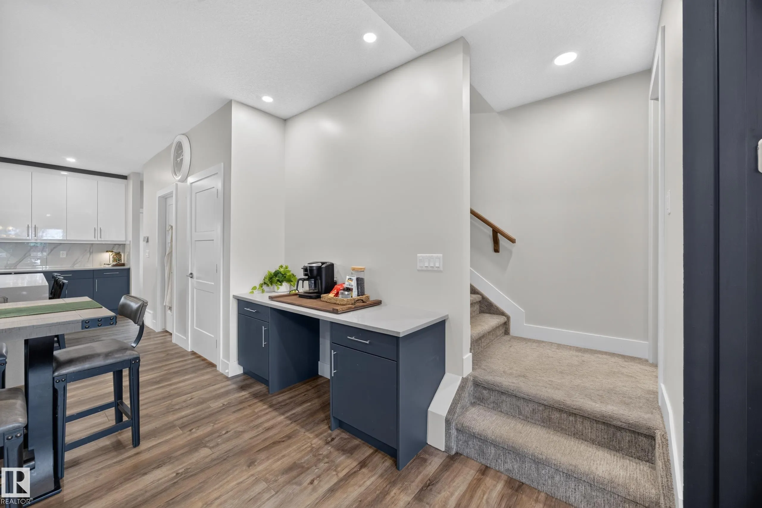 635 MEADOWVIEW Drive