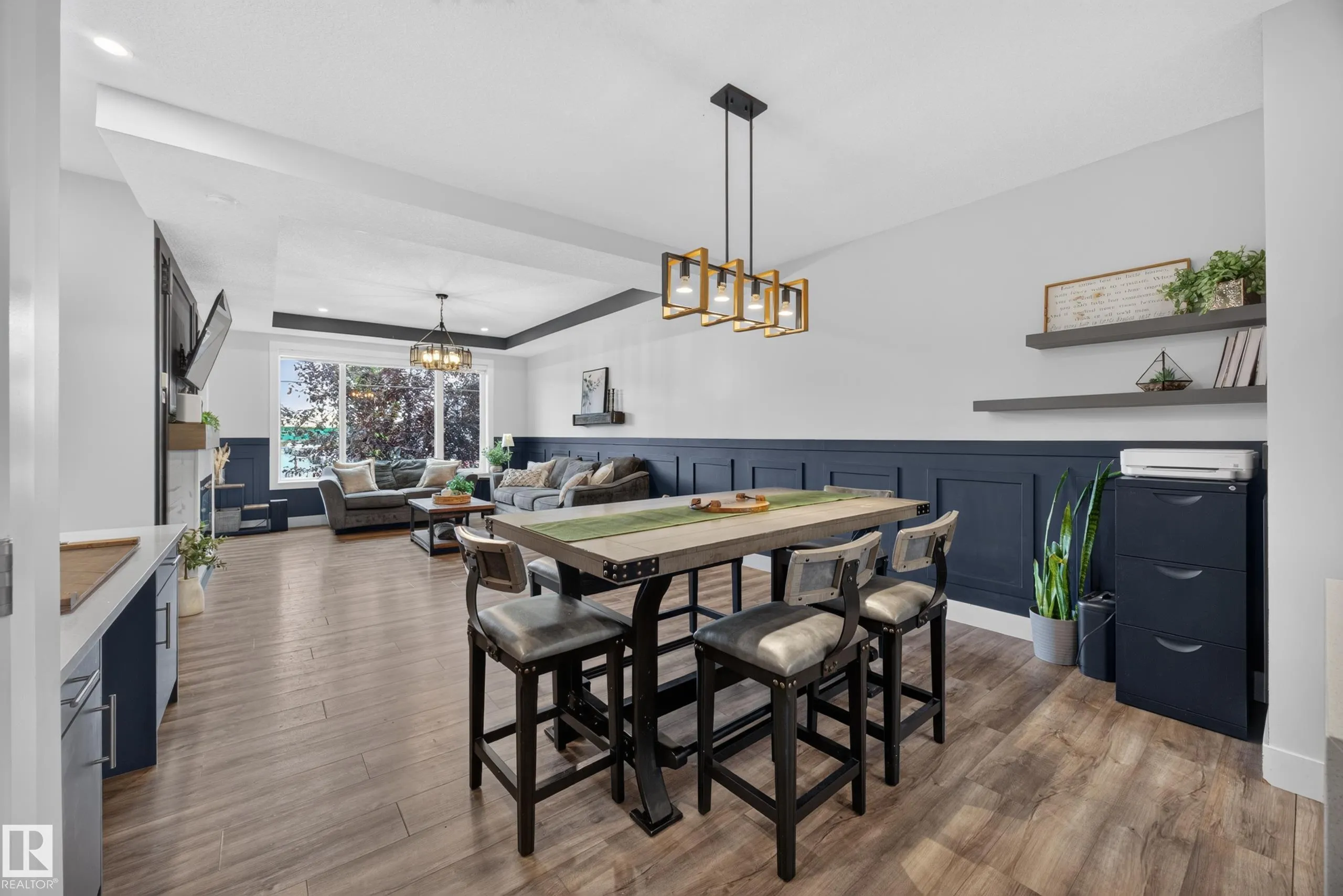 635 MEADOWVIEW Drive