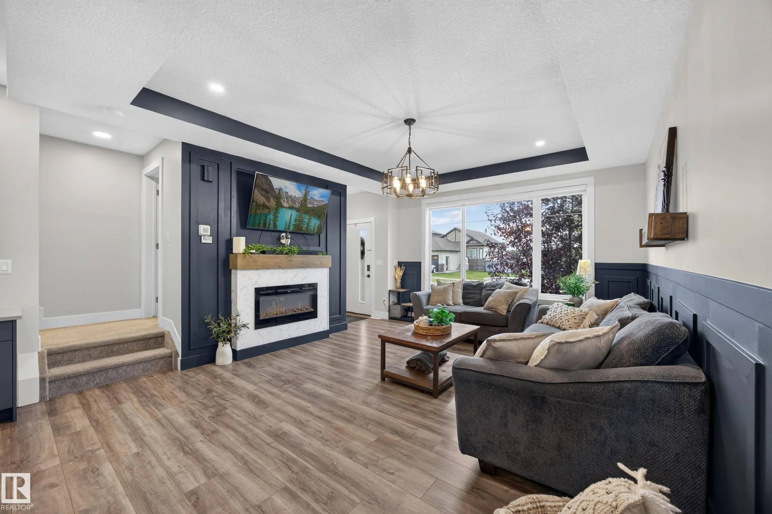 635 MEADOWVIEW Drive