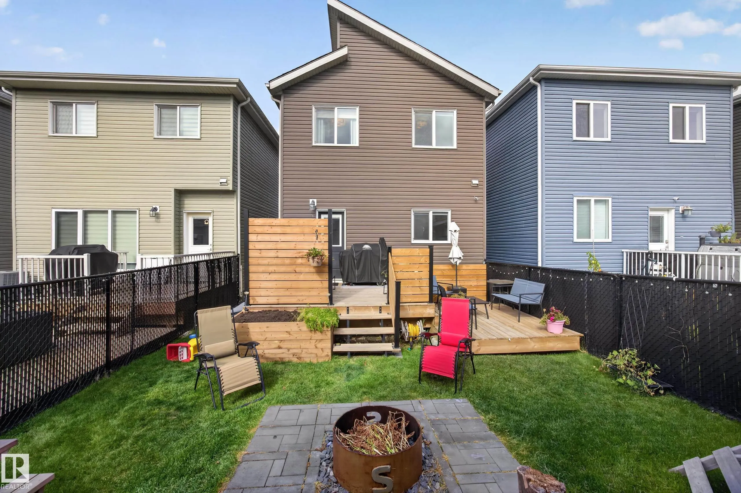 635 MEADOWVIEW Drive