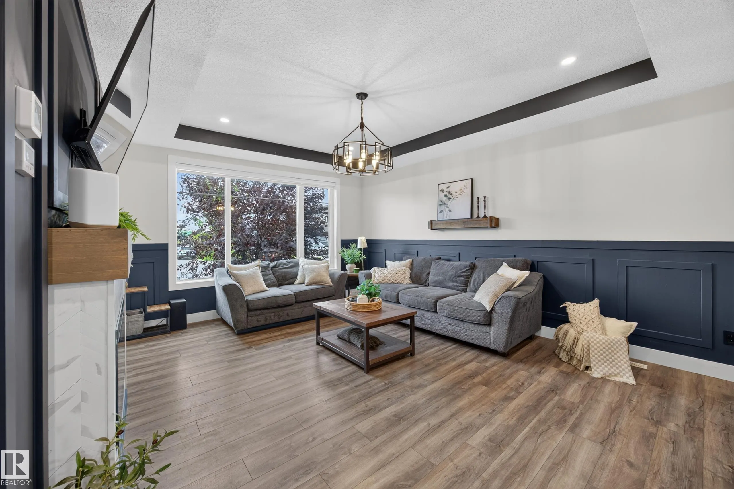 635 MEADOWVIEW Drive