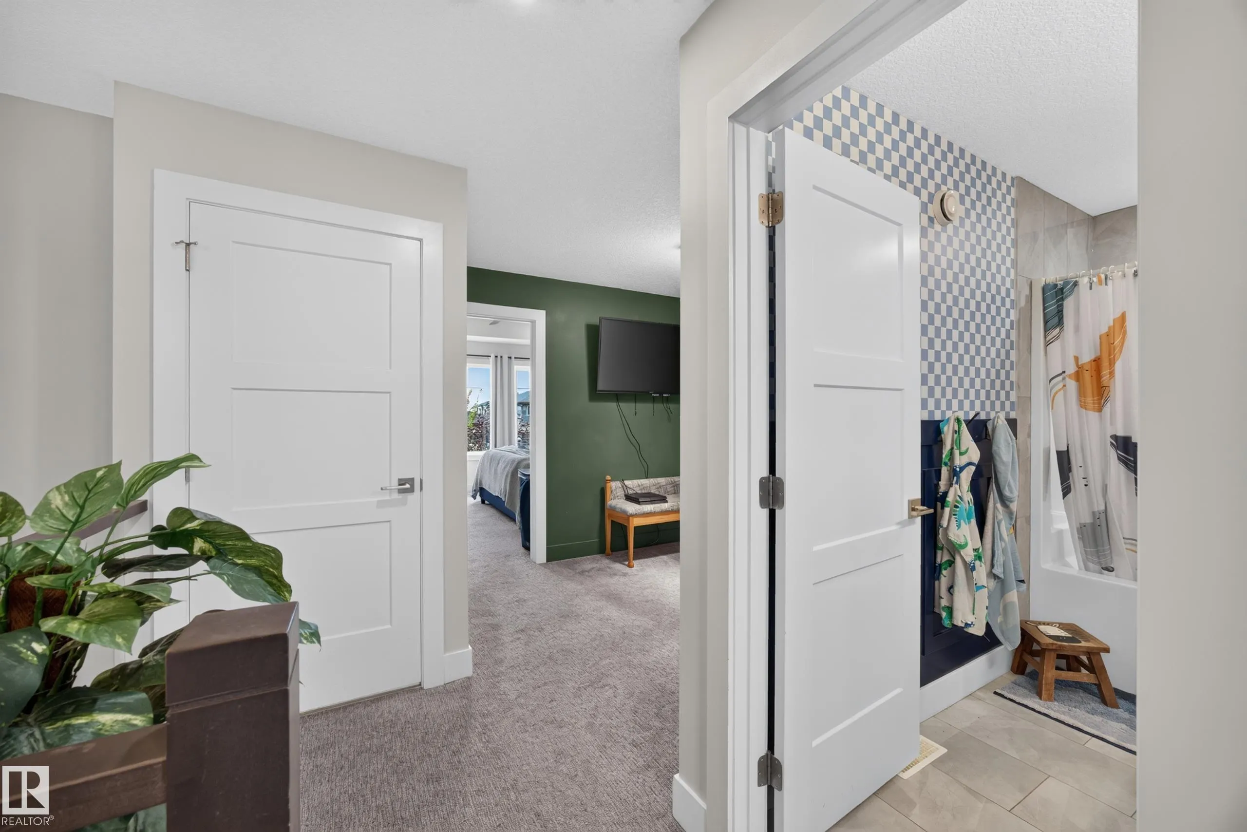 635 MEADOWVIEW Drive