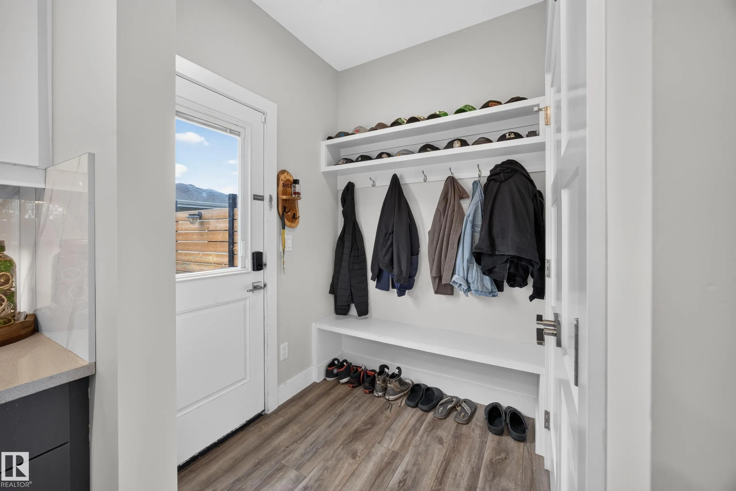 635 MEADOWVIEW Drive