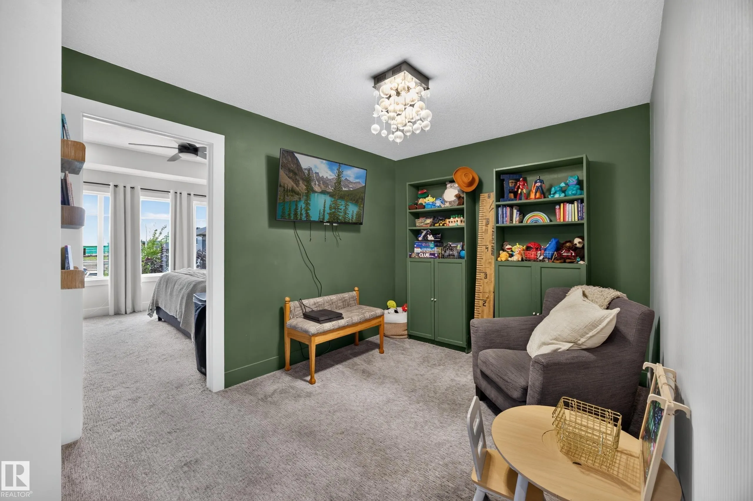 635 MEADOWVIEW Drive