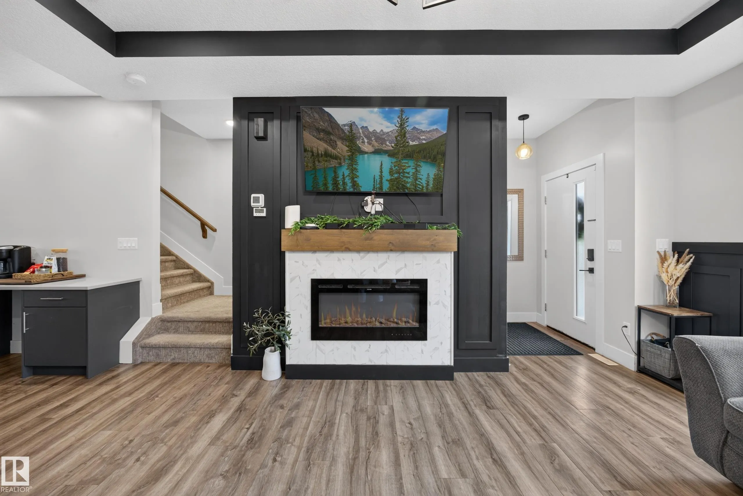 635 MEADOWVIEW Drive