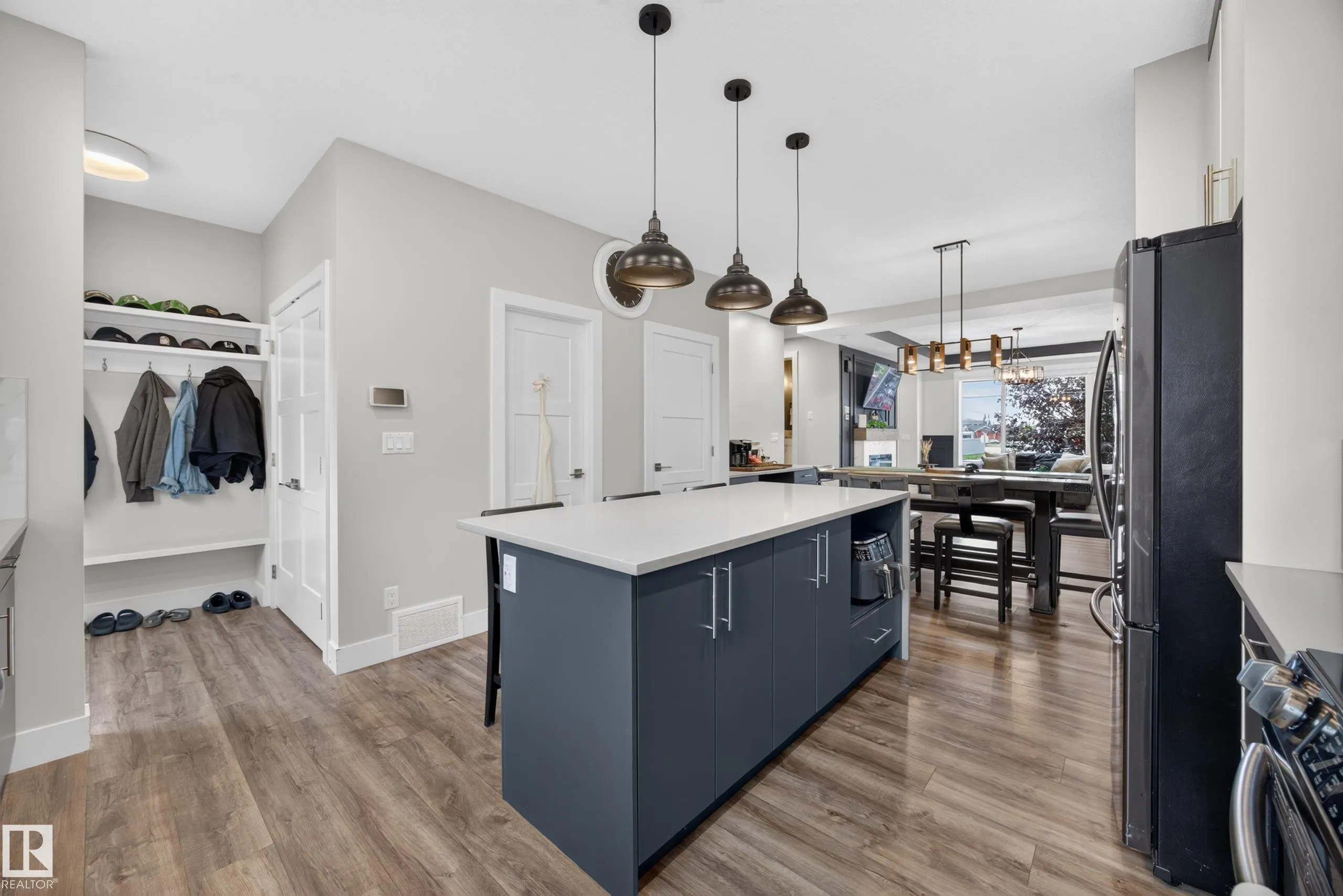 635 MEADOWVIEW Drive