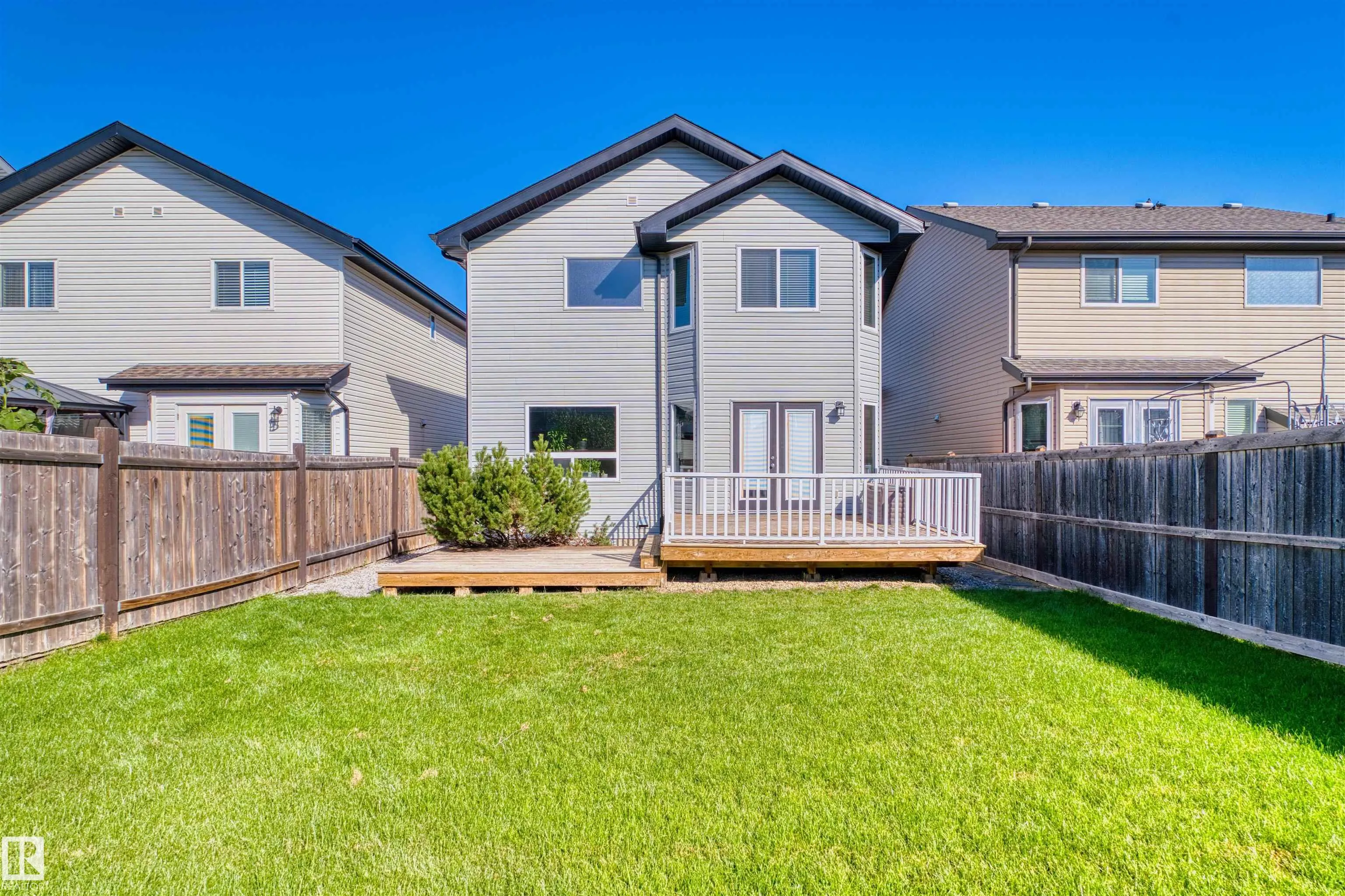 22 NORTON Avenue