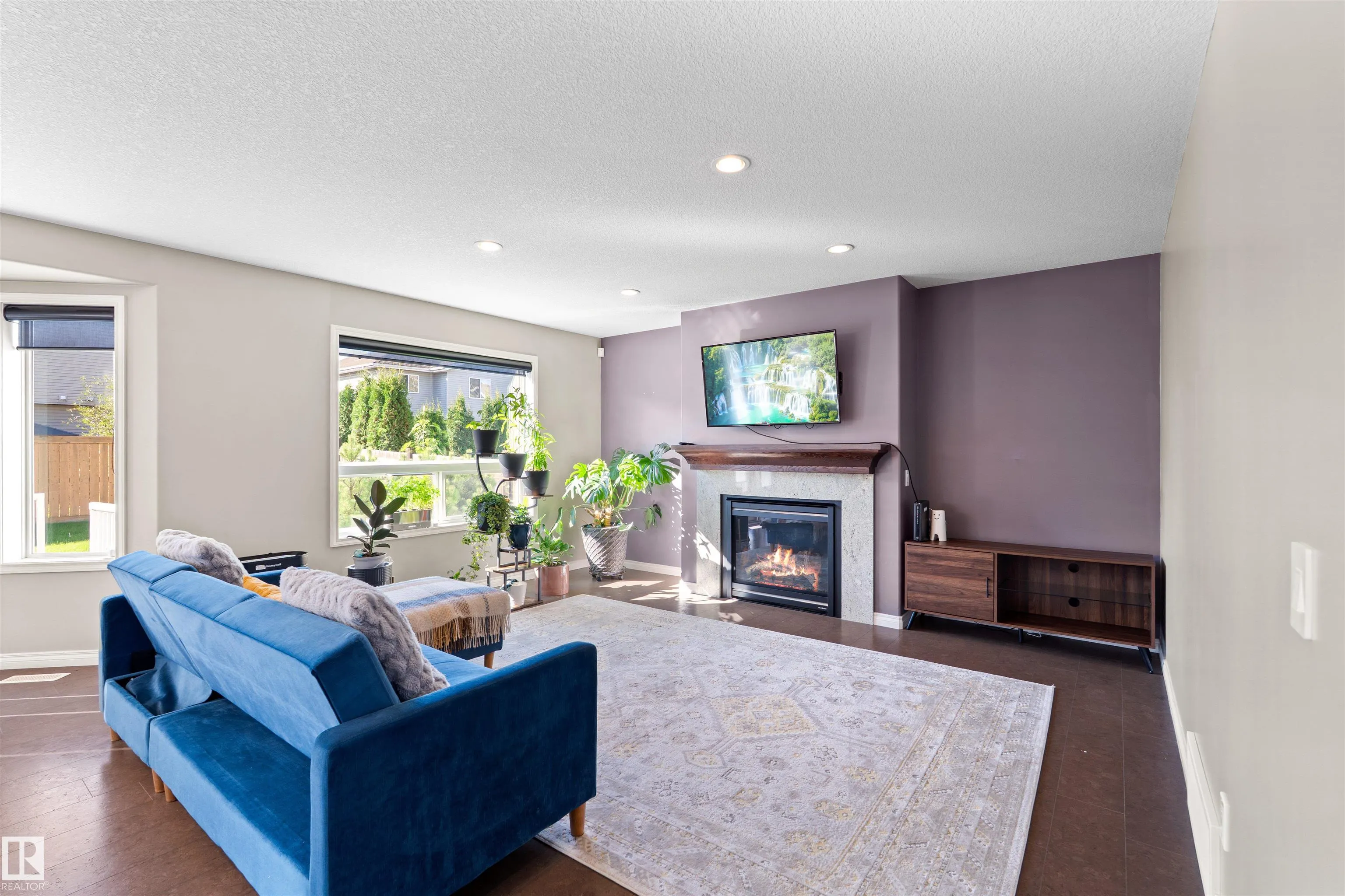 22 NORTON Avenue