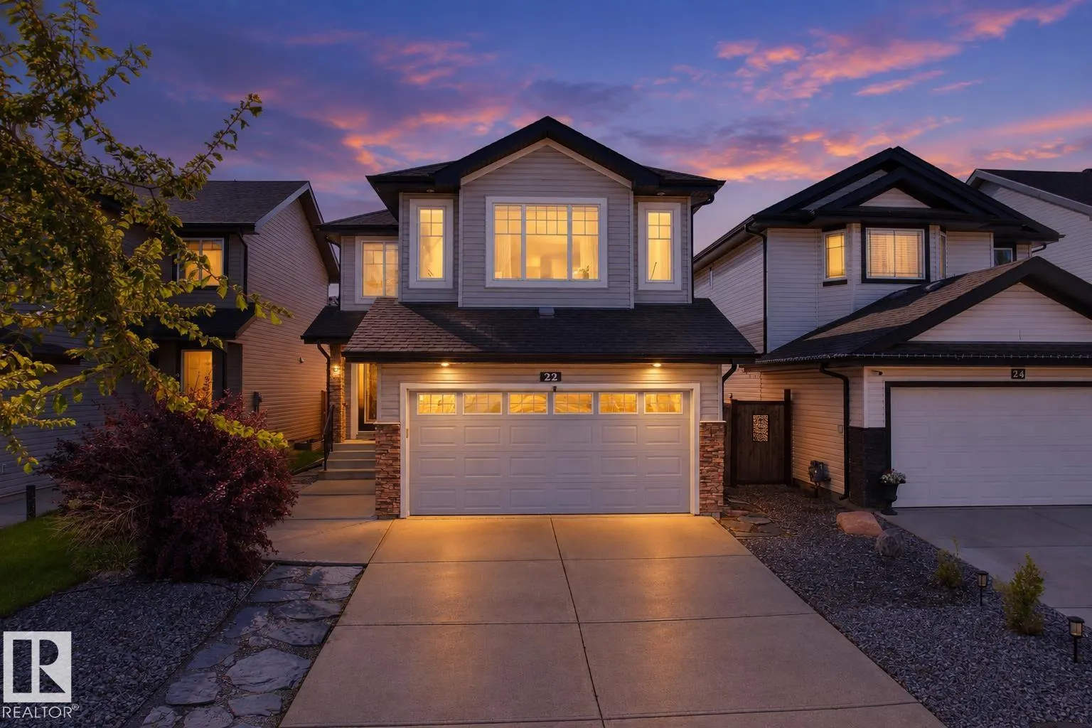 22 NORTON Avenue