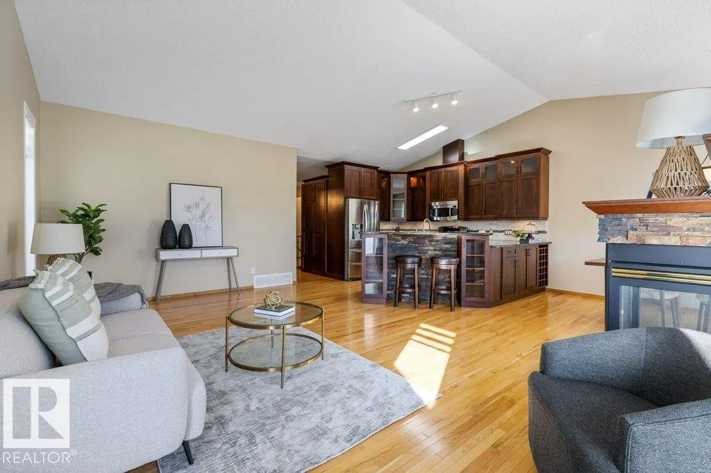 4 HERITAGE Way