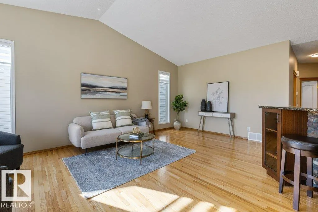 4 HERITAGE Way