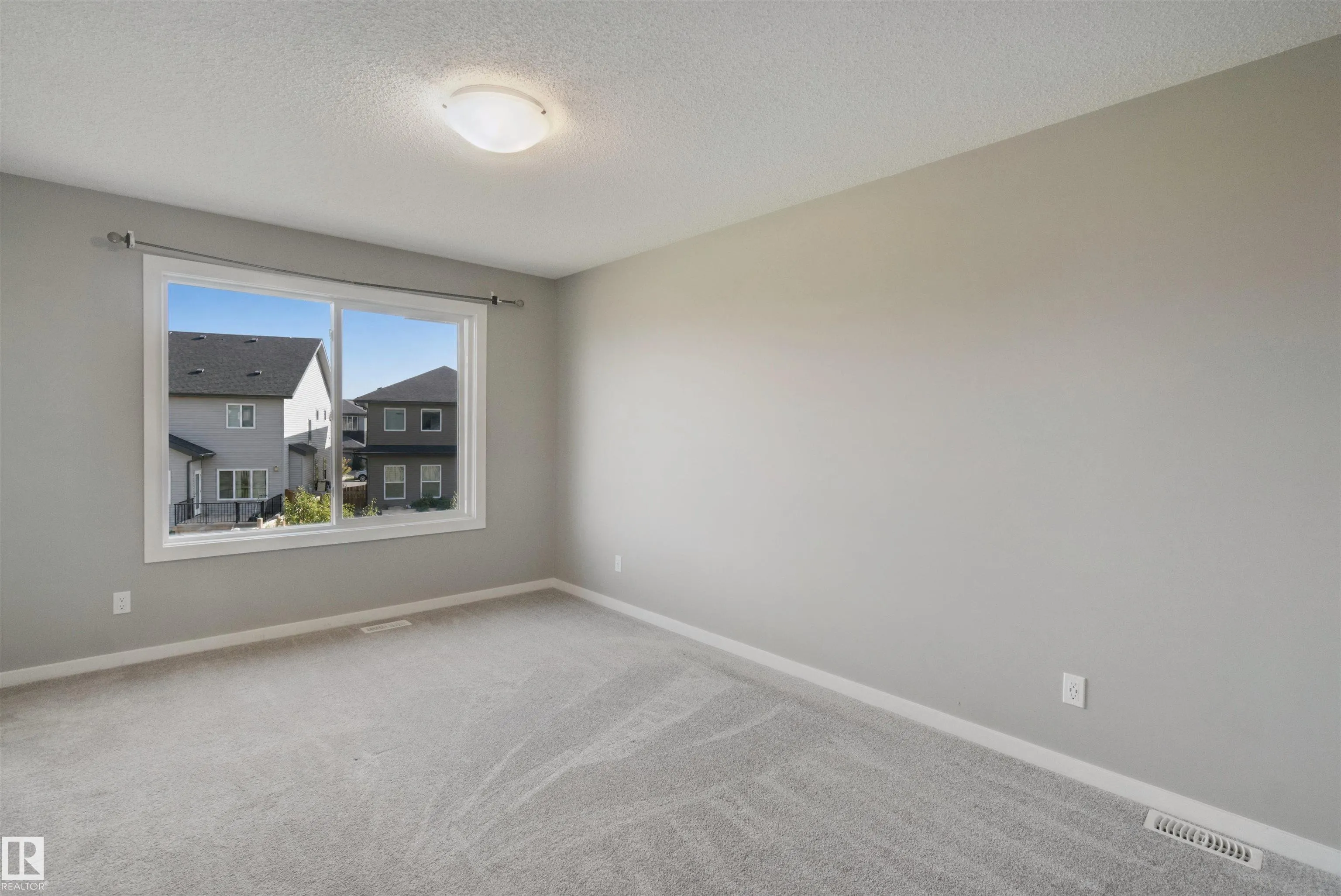 7372 CHIVERS Crescent
