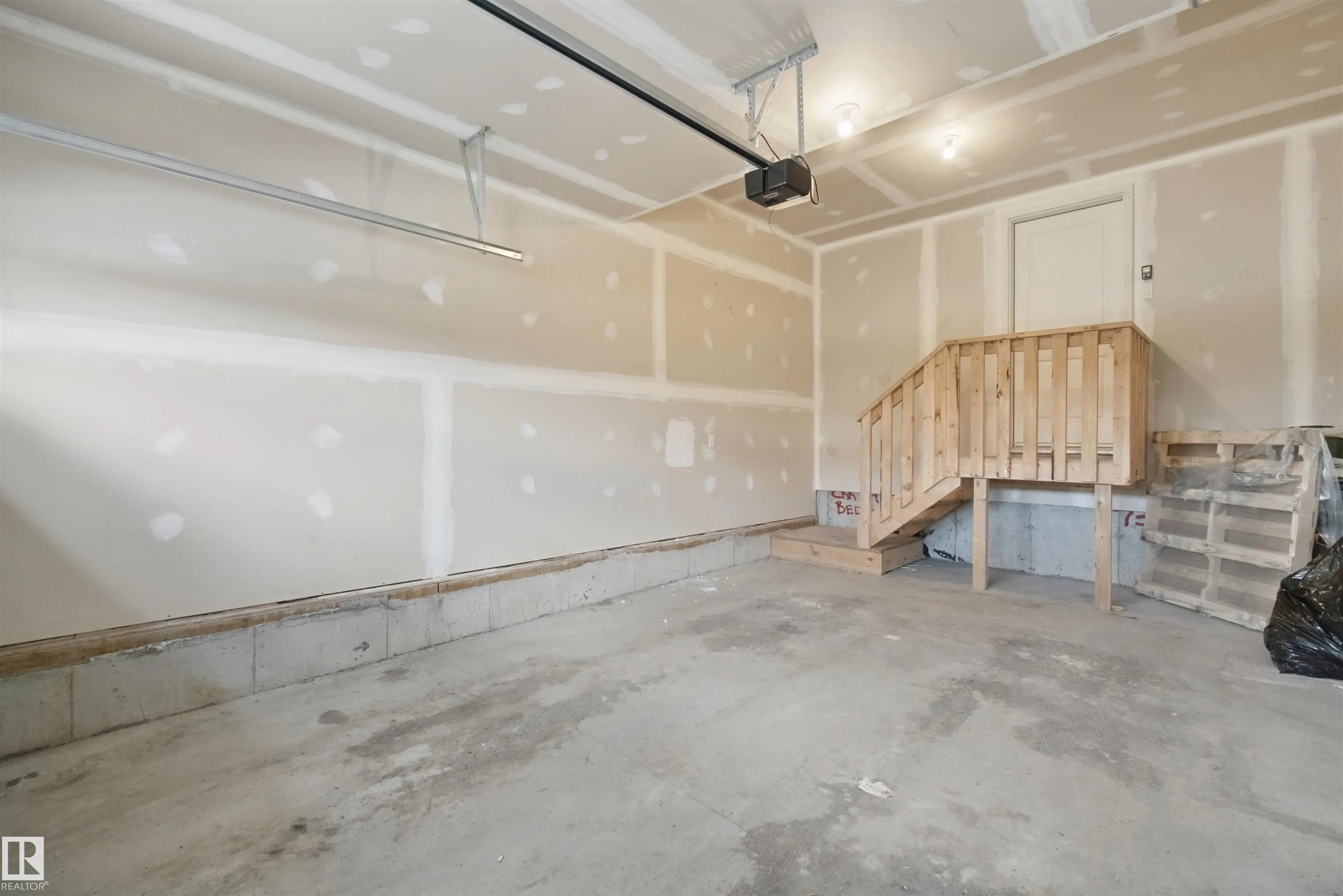 7372 CHIVERS Crescent