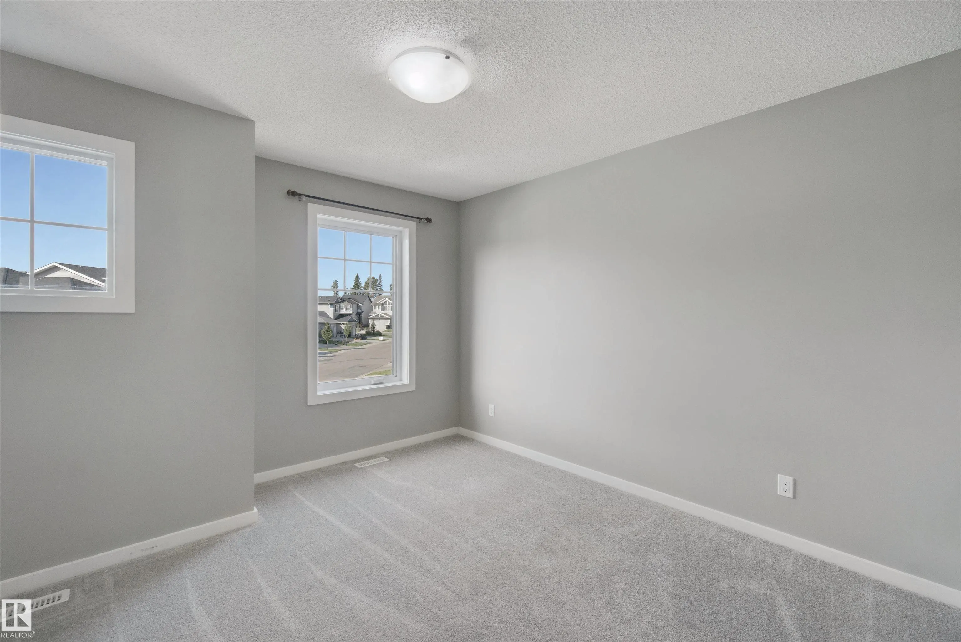 7372 CHIVERS Crescent